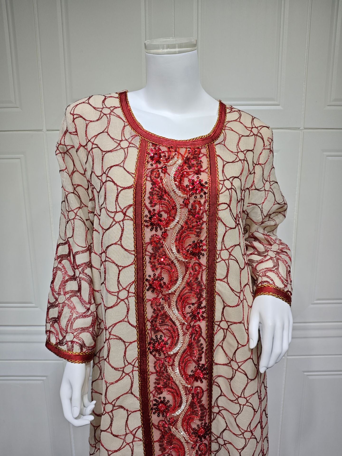 HS6668 A Simple and Elegant Long Dress Adorned with Mesh Embroidery.