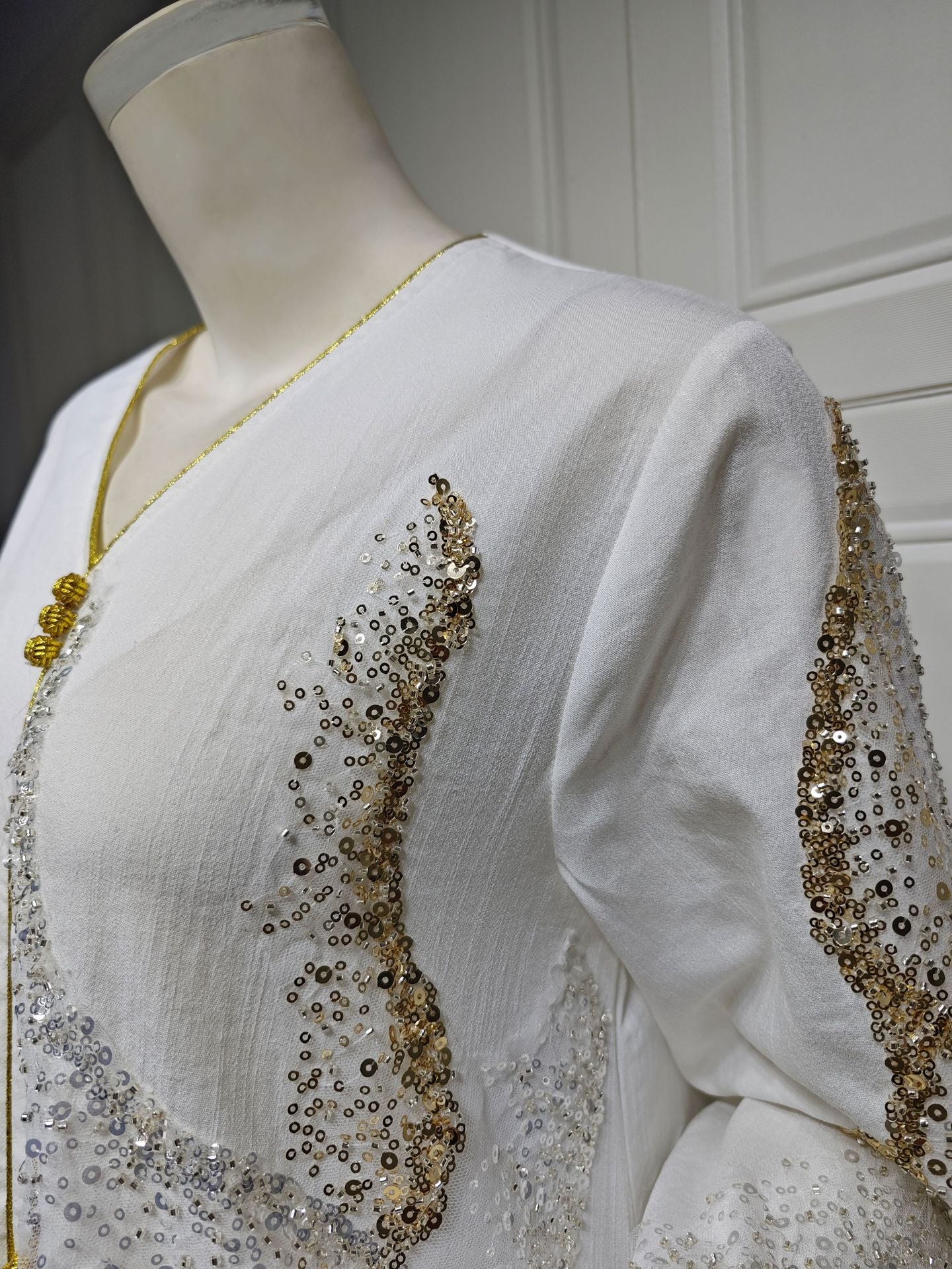 HS6659  Long-sleeved Sequined Embroidered Patchwork Dress with A Light Silhouette and Soft Color Scheme.