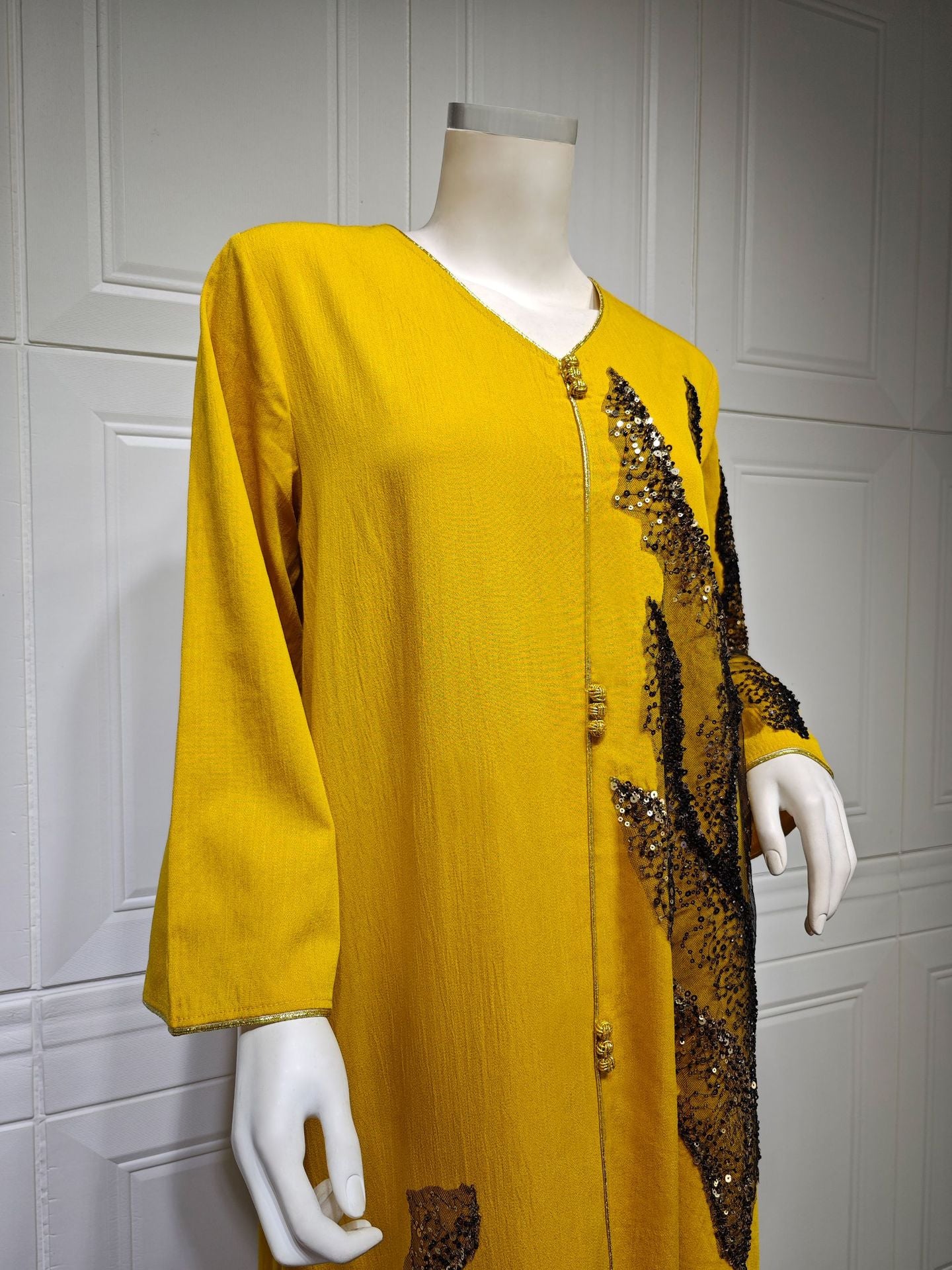 HS6659  Long-sleeved Sequined Embroidered Patchwork Dress with A Light Silhouette and Soft Color Scheme.