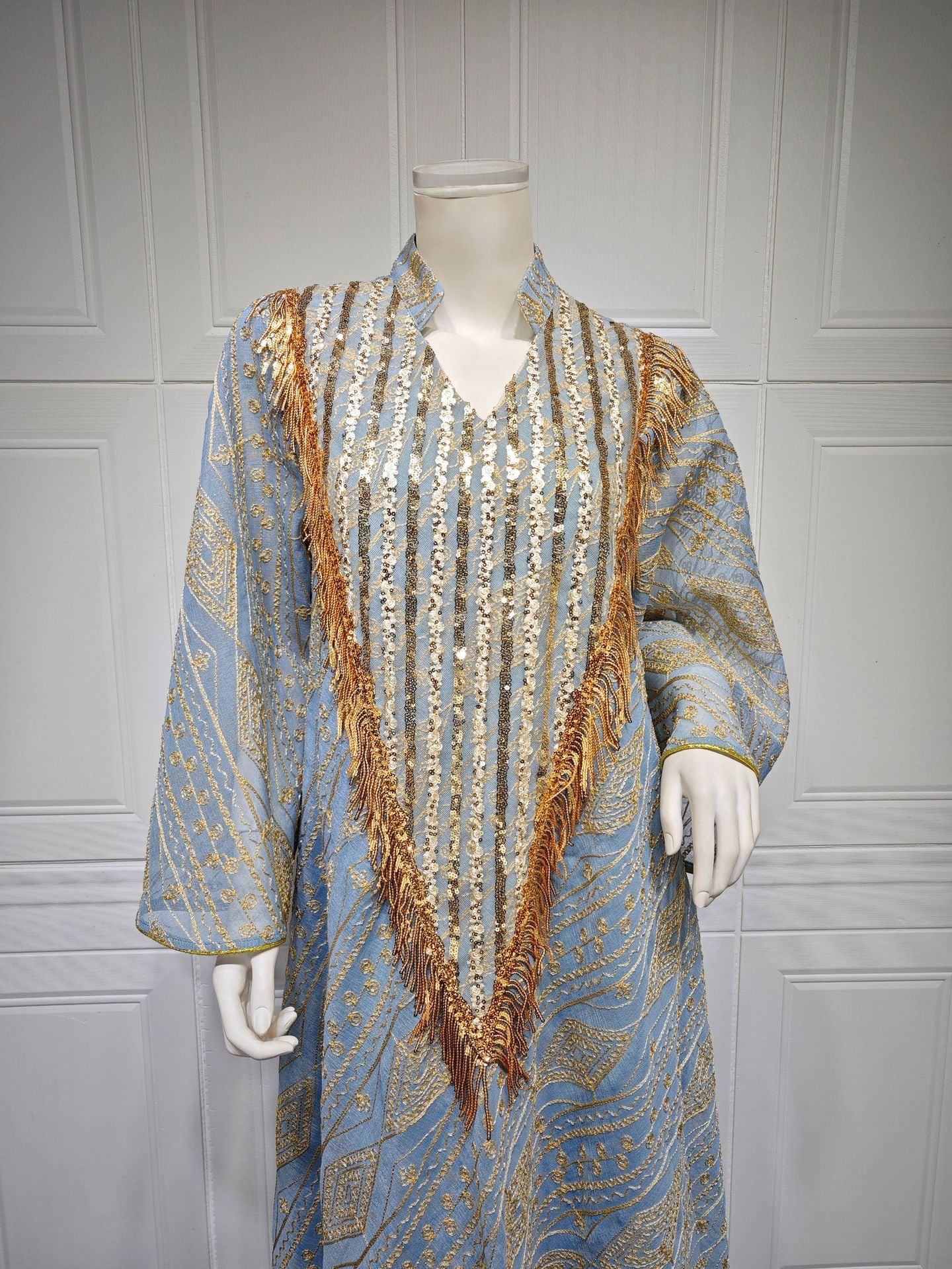 HS6648 A long robe with mesh sequins and embroidered details; an elegant and sophisticated dress.