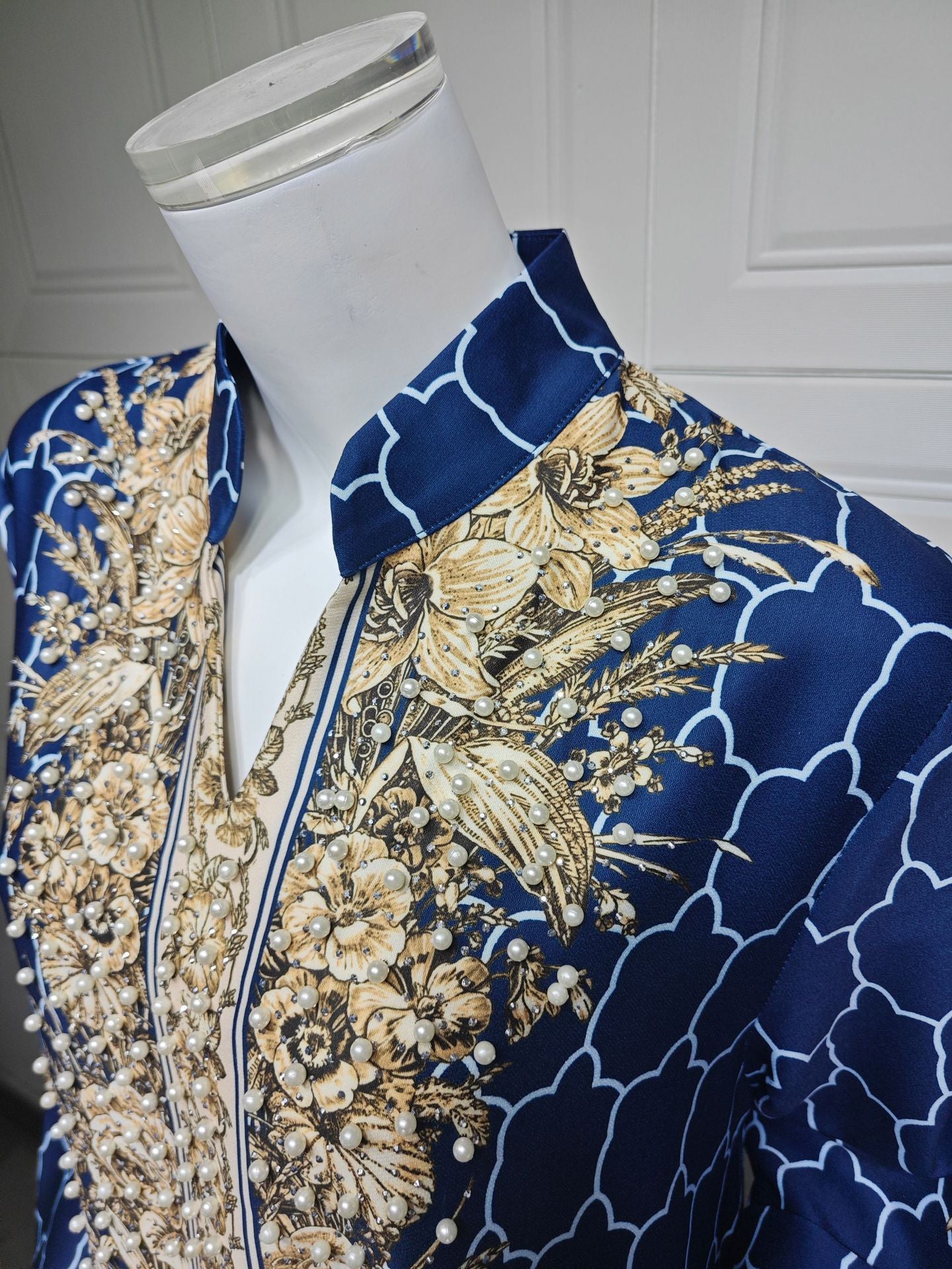 HS6654 Rhinestone-embroidered Long Robe Dress with Elegant Three-dimensional Pattern Design