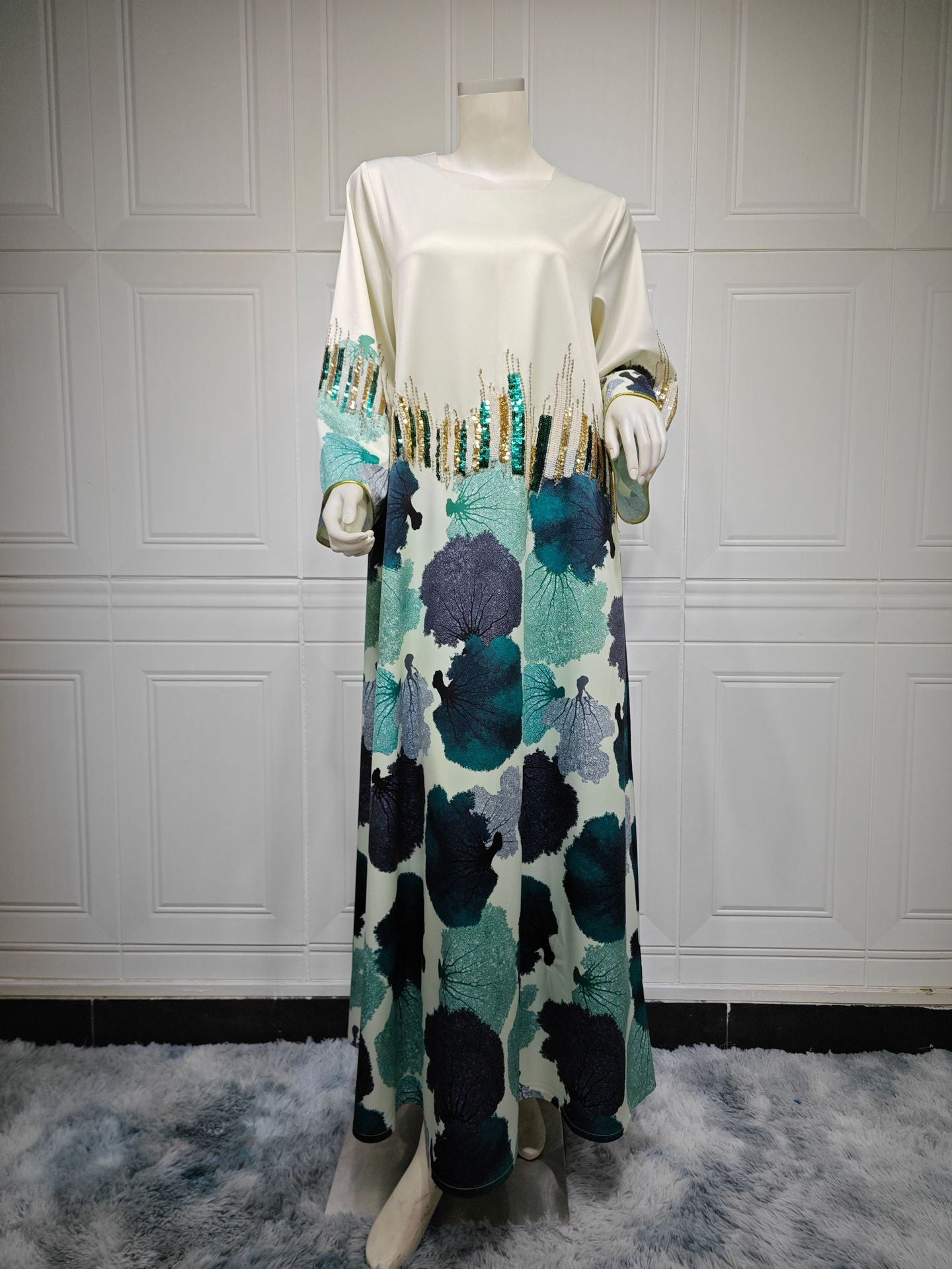 HS6665 Sequined, loose-fitting long dress with print and sequin design.