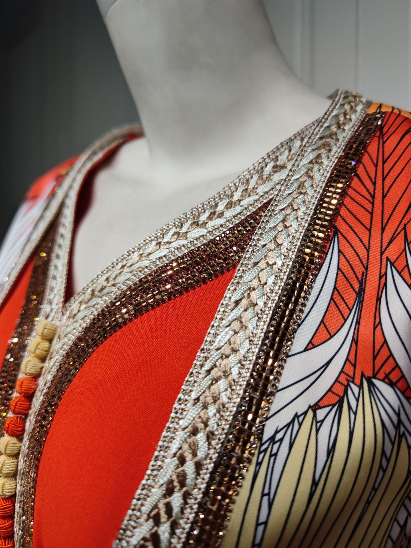 HS6646 Long-sleeved woven ribbon rhinestone print robe set with exquisite rhinestone design.