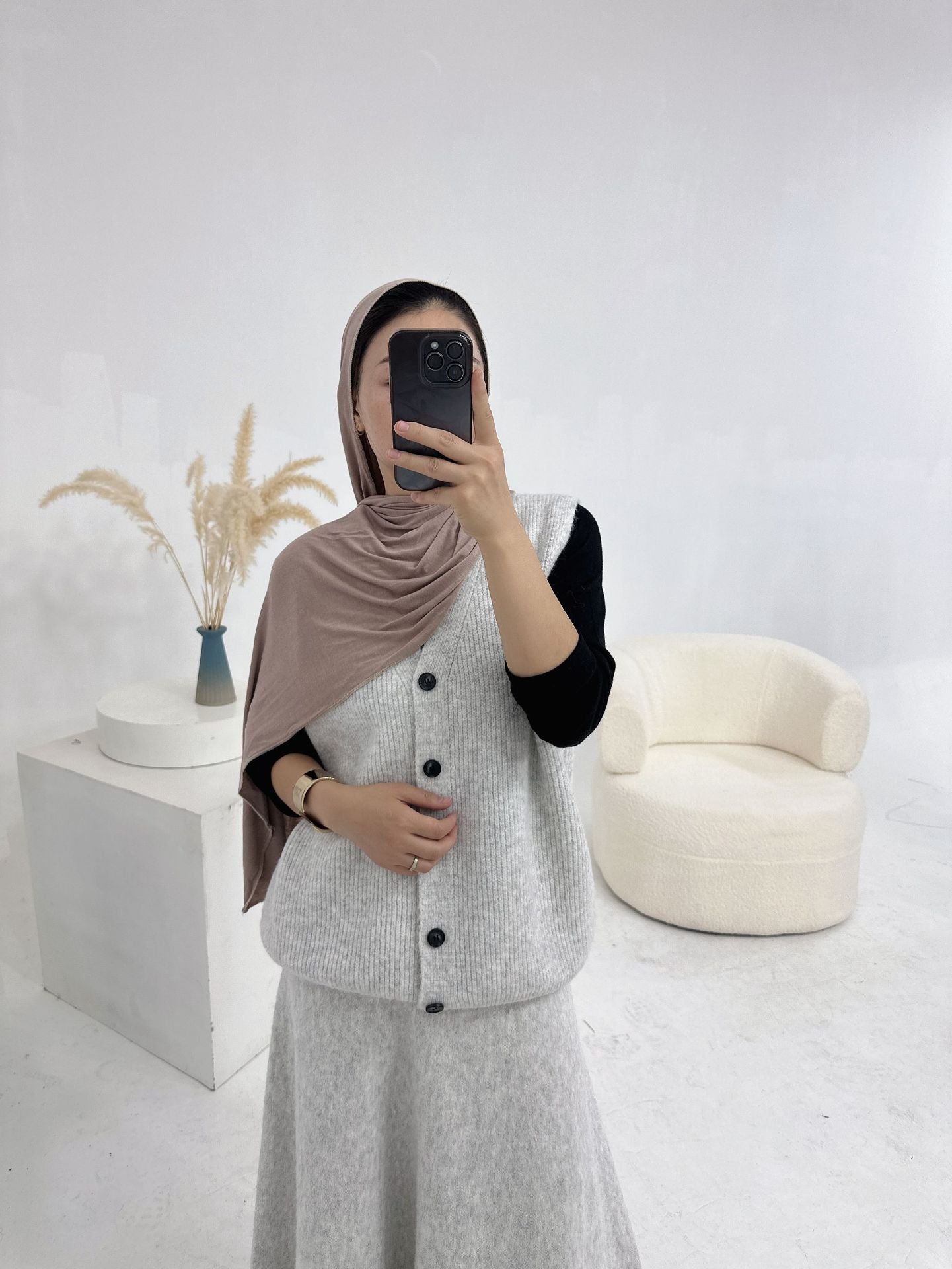 HS6596 Autumn and winter thickened knitted three-piece suit (excluding headscarf) vest + cardigan + skirt