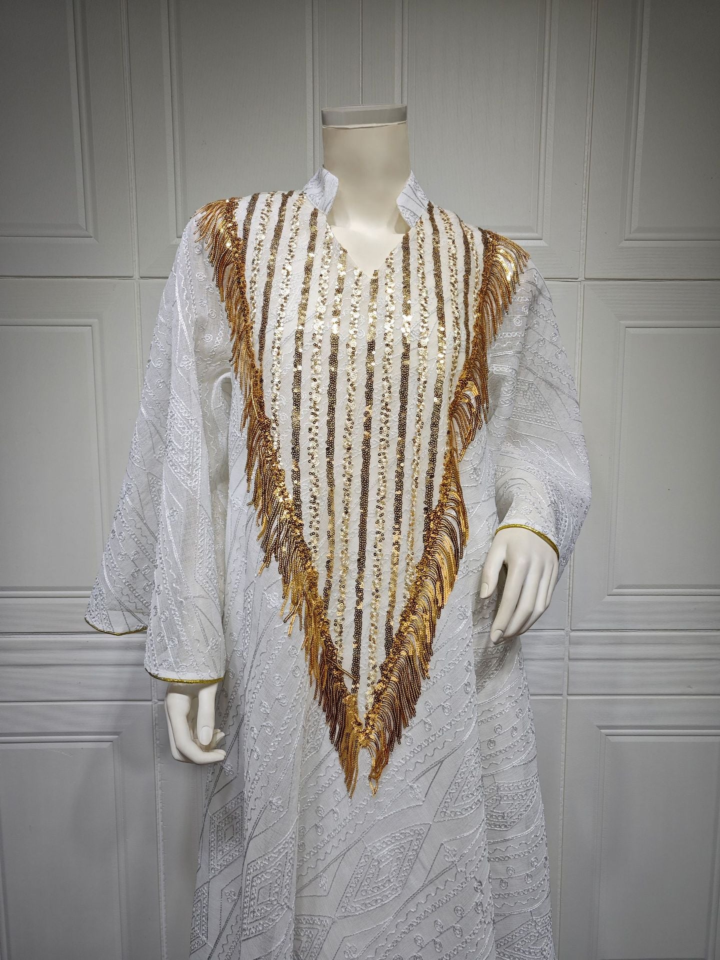 HS6648 A long robe with mesh sequins and embroidered details; an elegant and sophisticated dress.