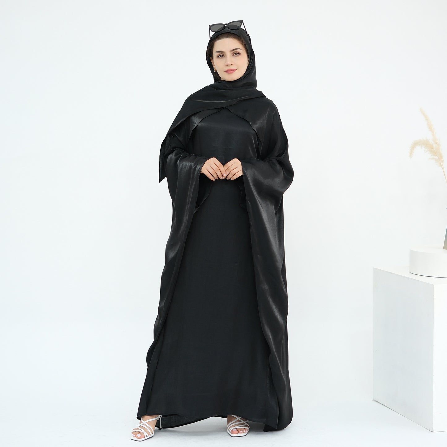 HS6584 Solid Color Beaded Loose Elegant Robe Dress