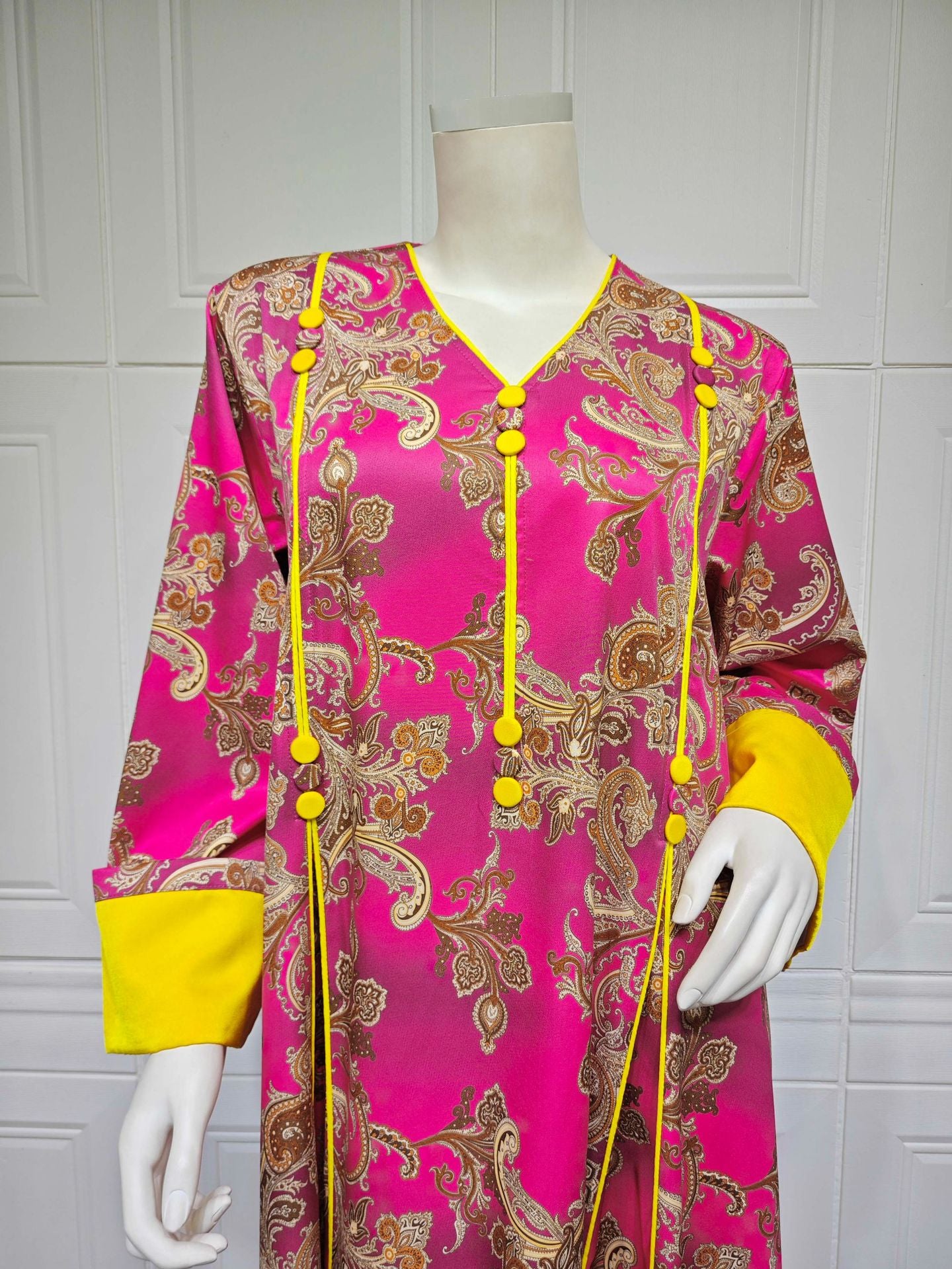 HS6647 Mesh-paneled embroidered robe; elegant three-dimensional embroidered dress