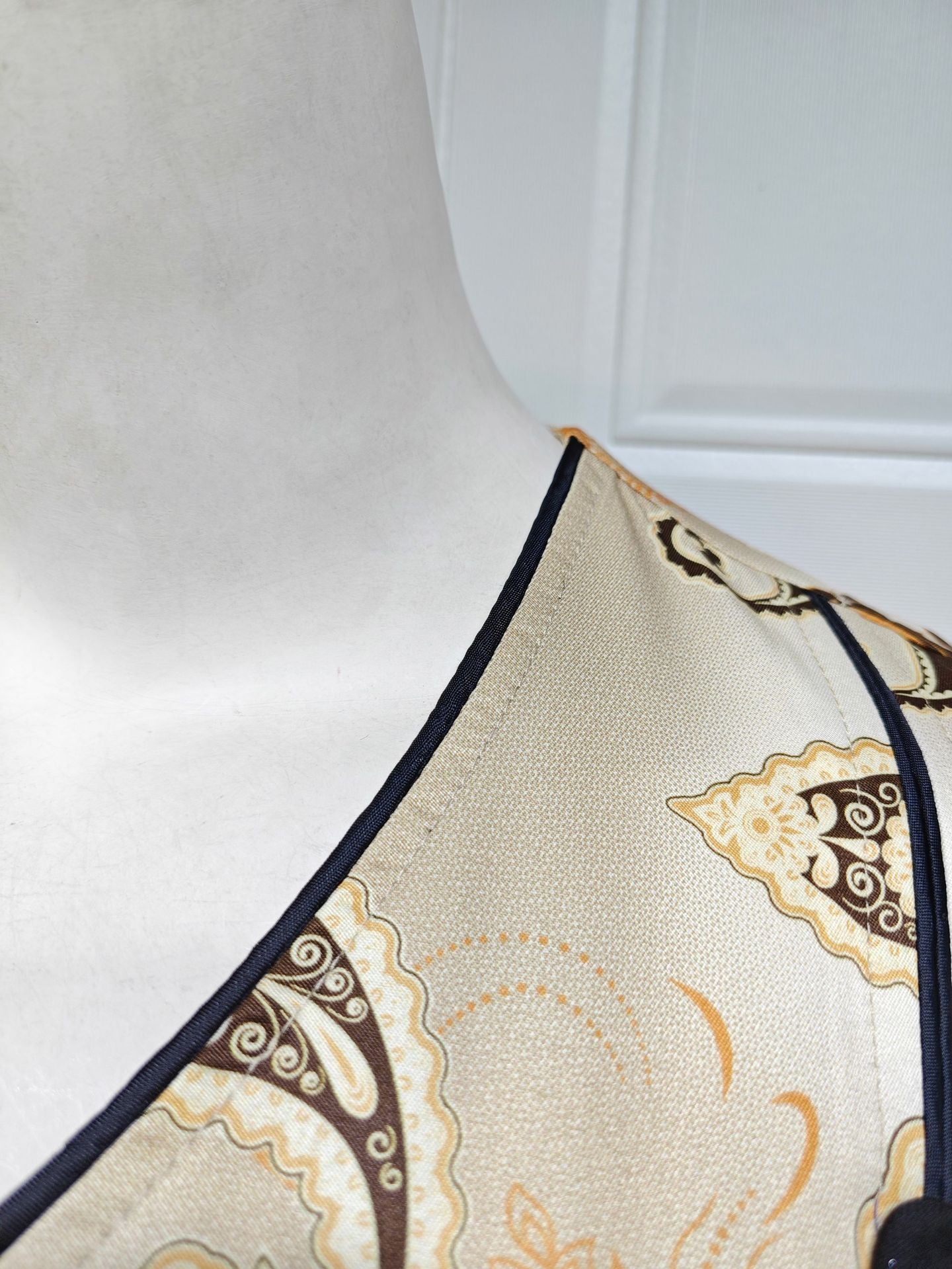 HS6647 Mesh-paneled embroidered robe; elegant three-dimensional embroidered dress