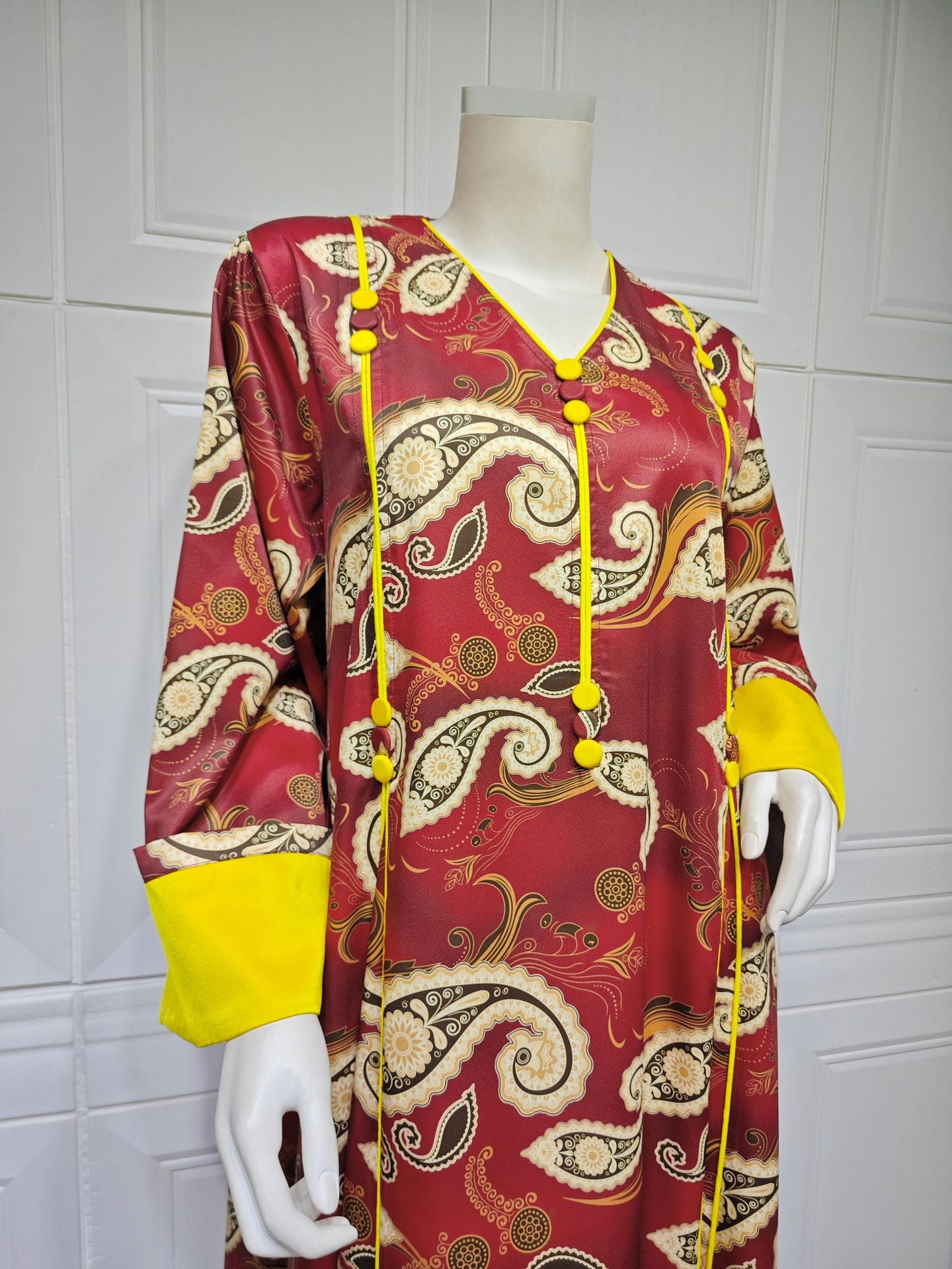 HS6647 Mesh-paneled embroidered robe; elegant three-dimensional embroidered dress