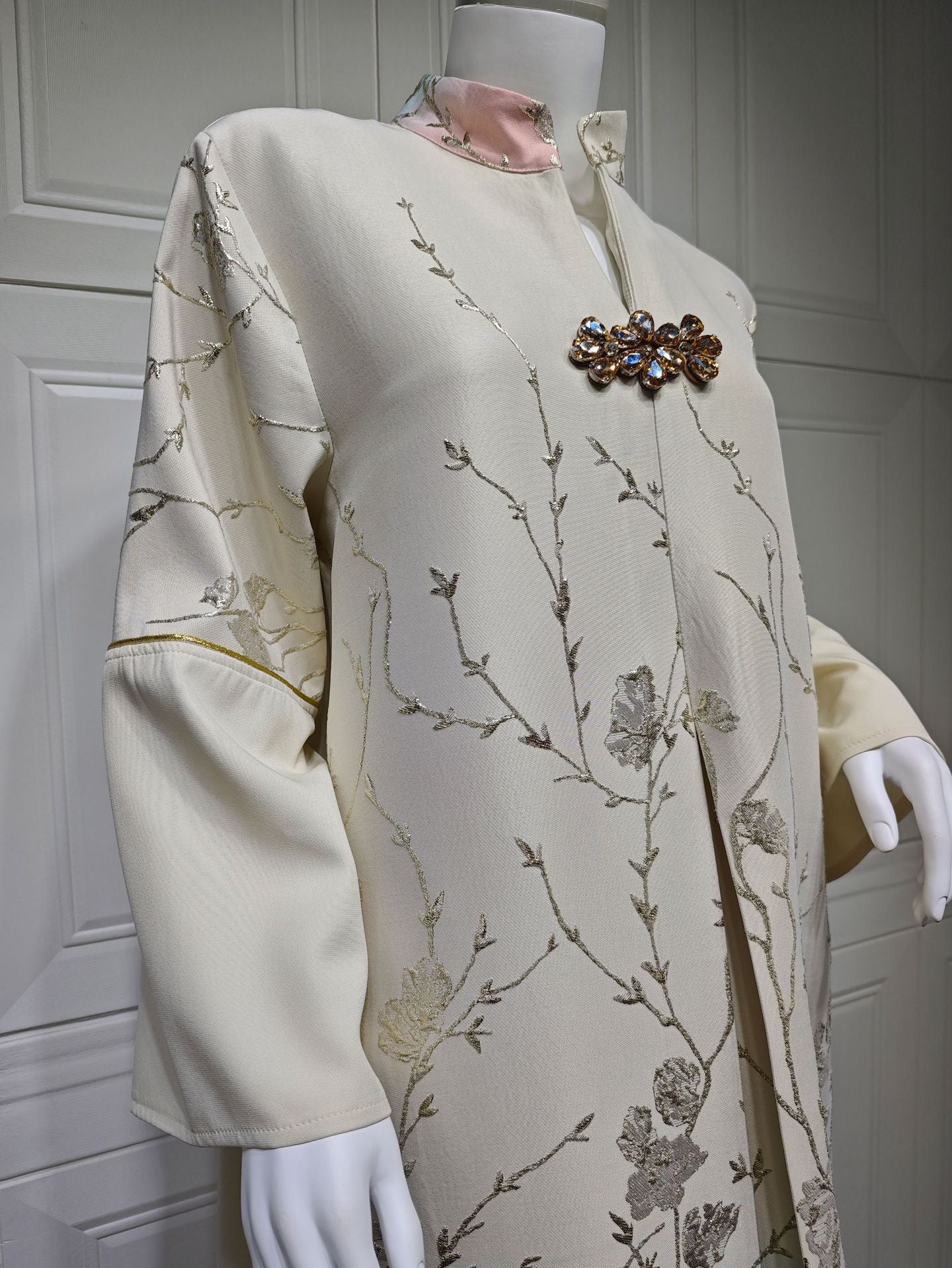 HS6645 Jacquard Embroidered Gradient Robe with Elegant Layered Design