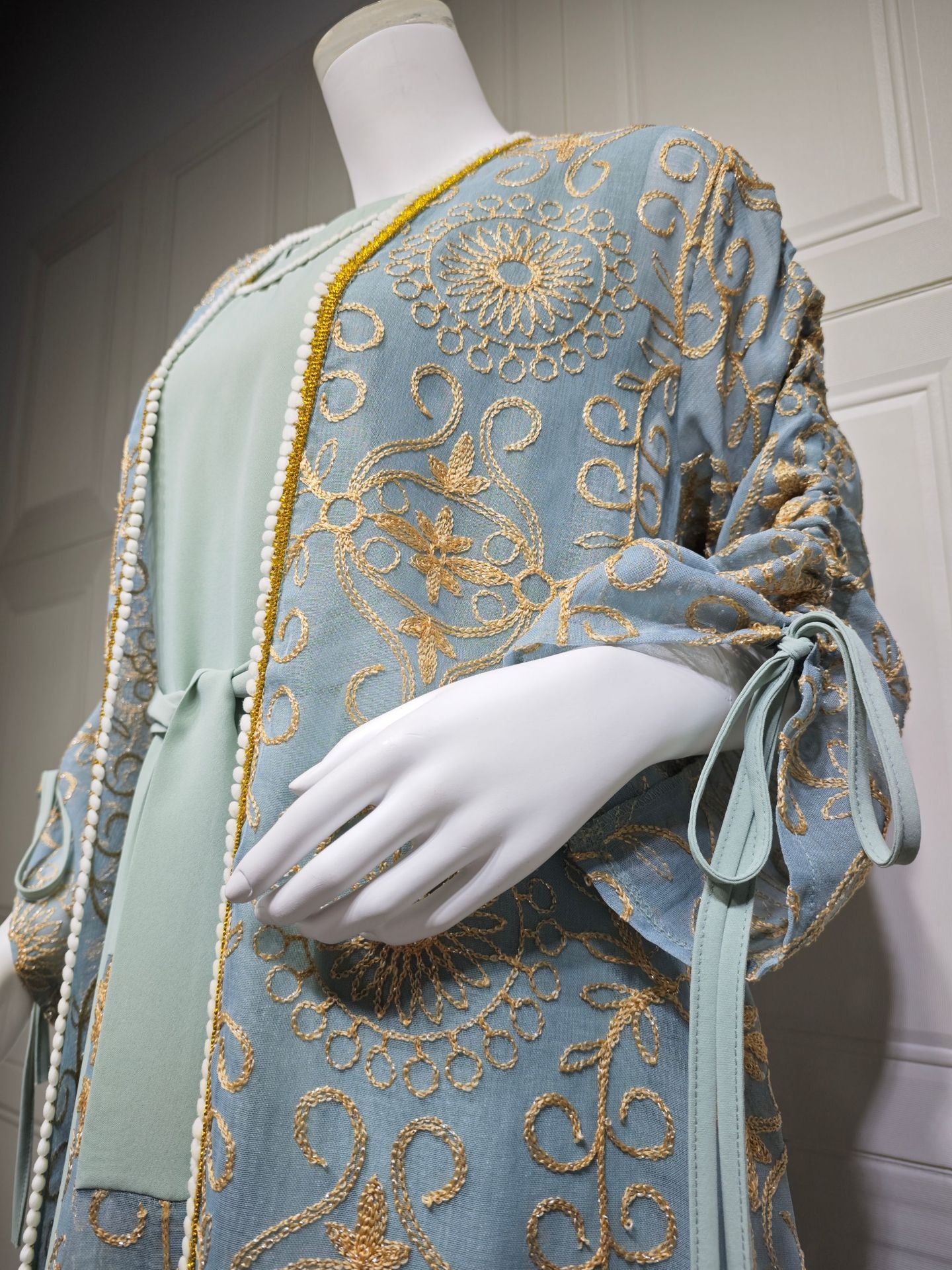 HS6653 Embroidered Robe Two-piece Set, Elegant and Lightweight Design.