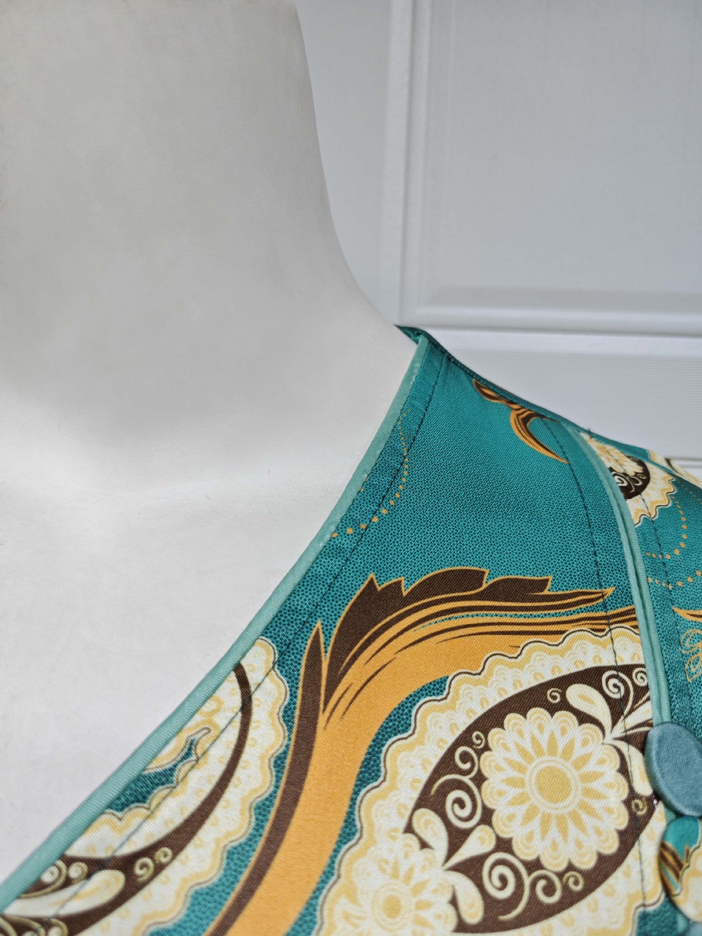 HS6647 Mesh-paneled embroidered robe; elegant three-dimensional embroidered dress