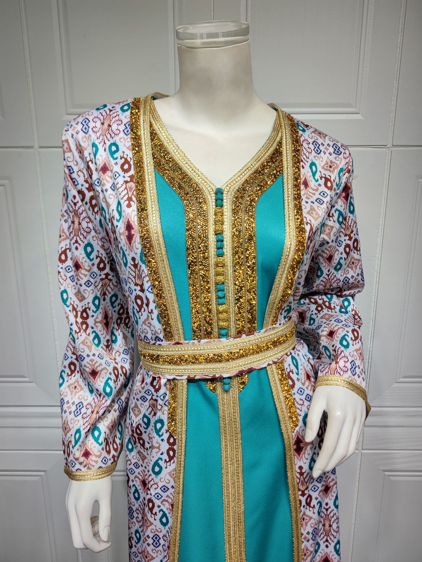 HS6644 Two-piece rhinestone-embroidered robe with understated luxury embroidery design