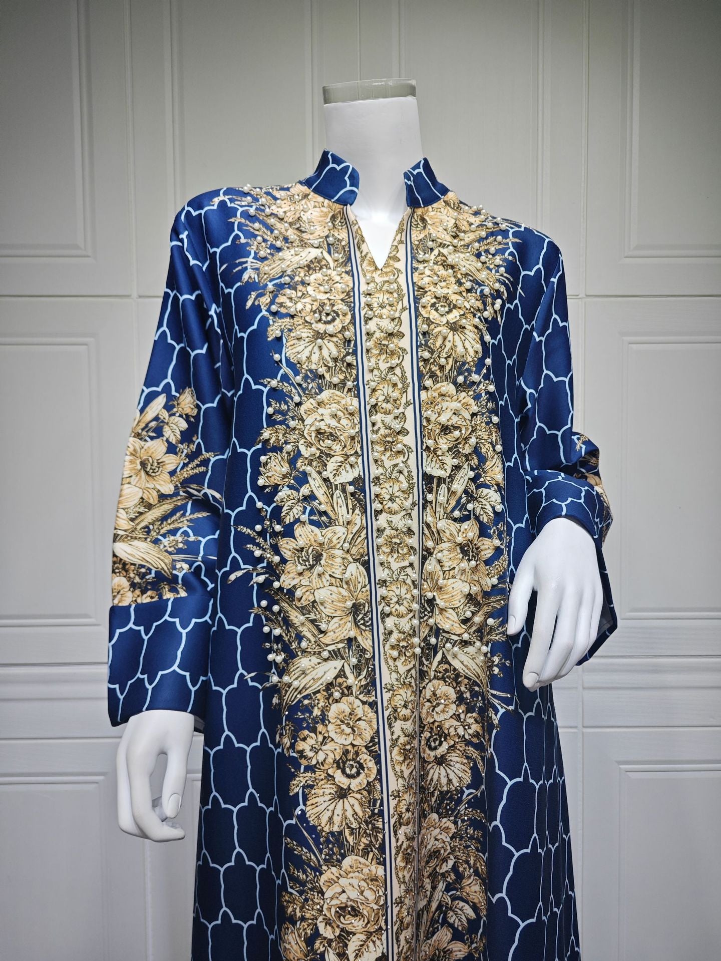 HS6654 Rhinestone-embroidered Long Robe Dress with Elegant Three-dimensional Pattern Design