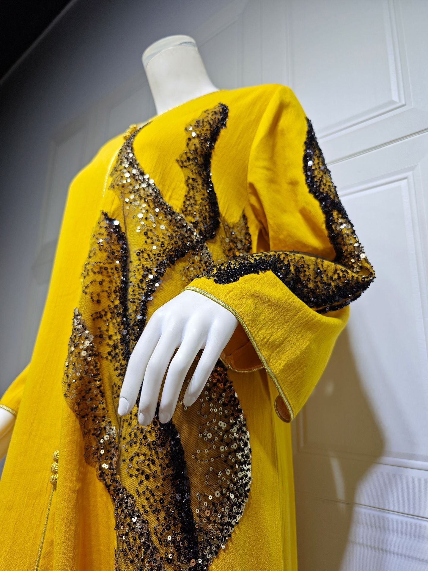 HS6659  Long-sleeved Sequined Embroidered Patchwork Dress with A Light Silhouette and Soft Color Scheme.