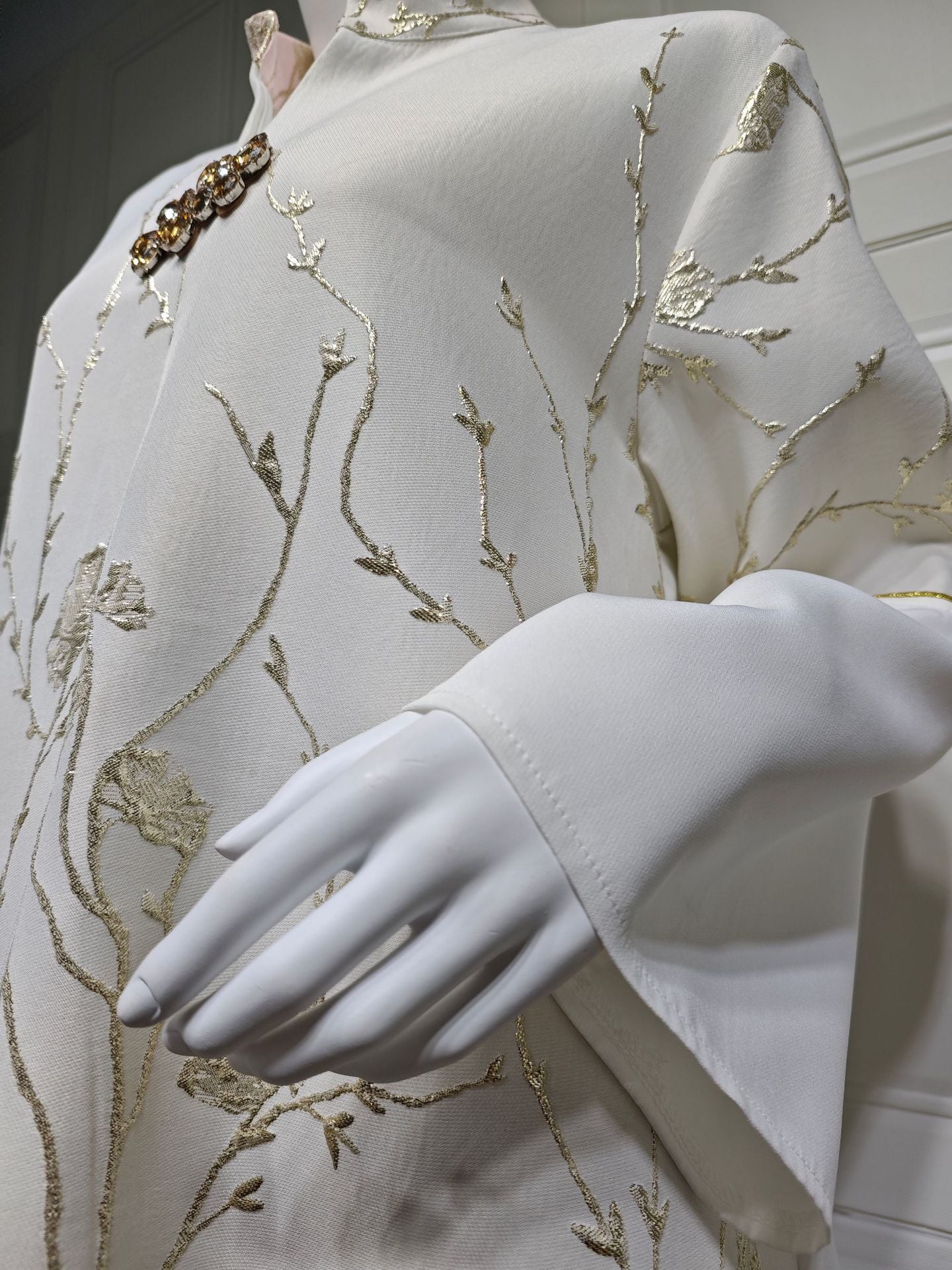 HS6645 Jacquard Embroidered Gradient Robe with Elegant Layered Design