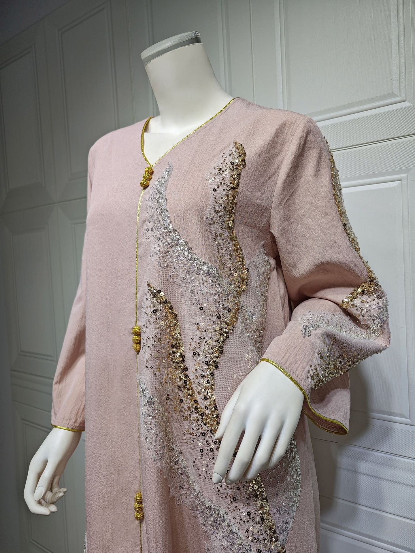 HS6659  Long-sleeved Sequined Embroidered Patchwork Dress with A Light Silhouette and Soft Color Scheme.