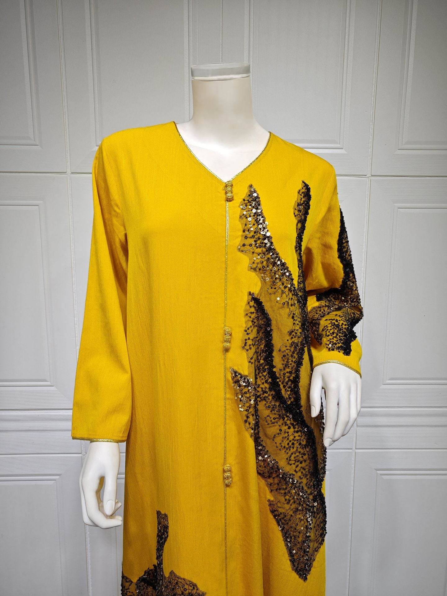 HS6659  Long-sleeved Sequined Embroidered Patchwork Dress with A Light Silhouette and Soft Color Scheme.