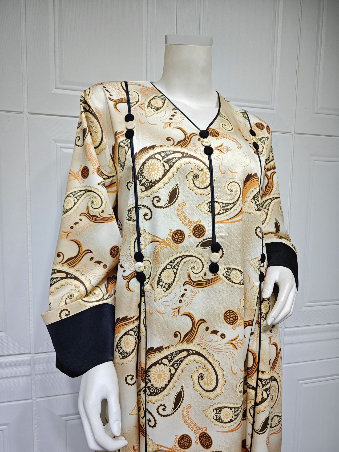 HS6647 Mesh-paneled embroidered robe; elegant three-dimensional embroidered dress