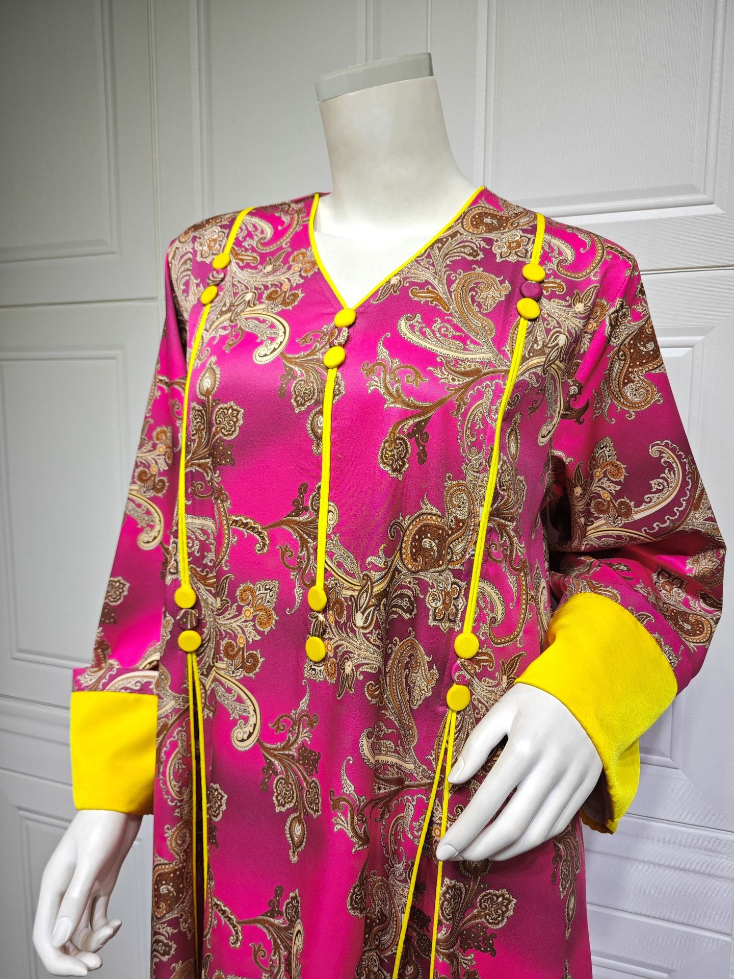 HS6647 Mesh-paneled embroidered robe; elegant three-dimensional embroidered dress