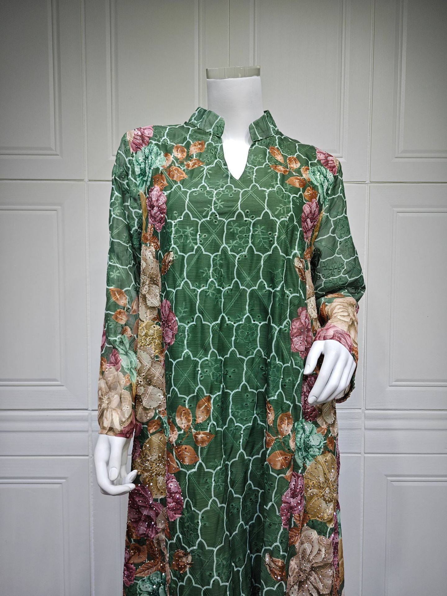 HS6667 Printed Long-sleeved Dress with A Small V-neck Design