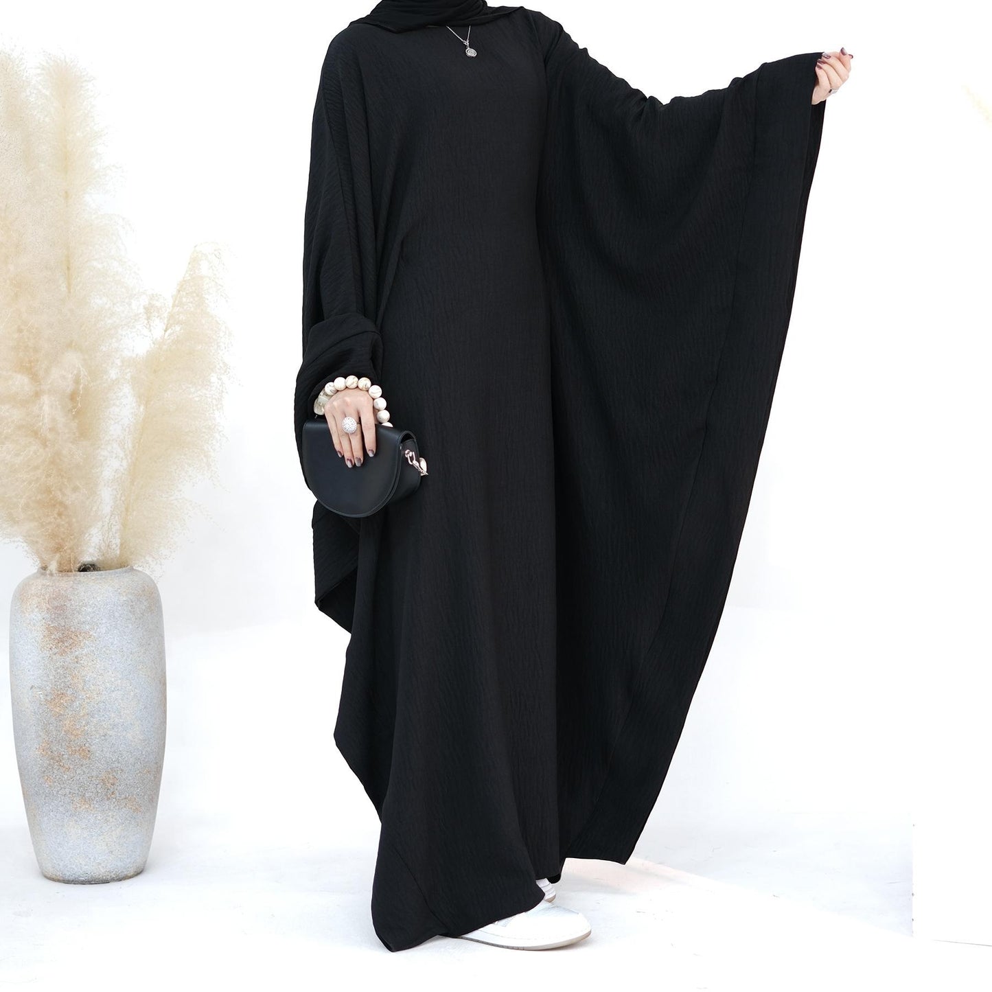HASASERIES HS1177 Robe caftan en crêpe à manches chauve-souris avec ceinture intégrée