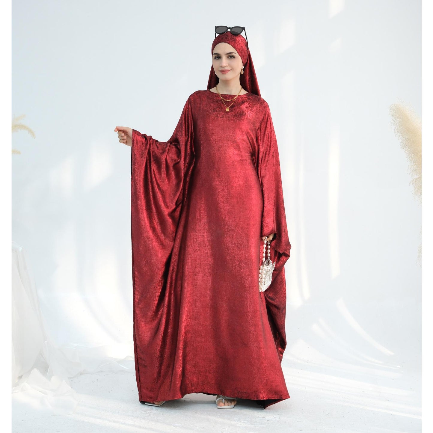 HS5878 A Glossy Dress That Combines Softness and Fluidity