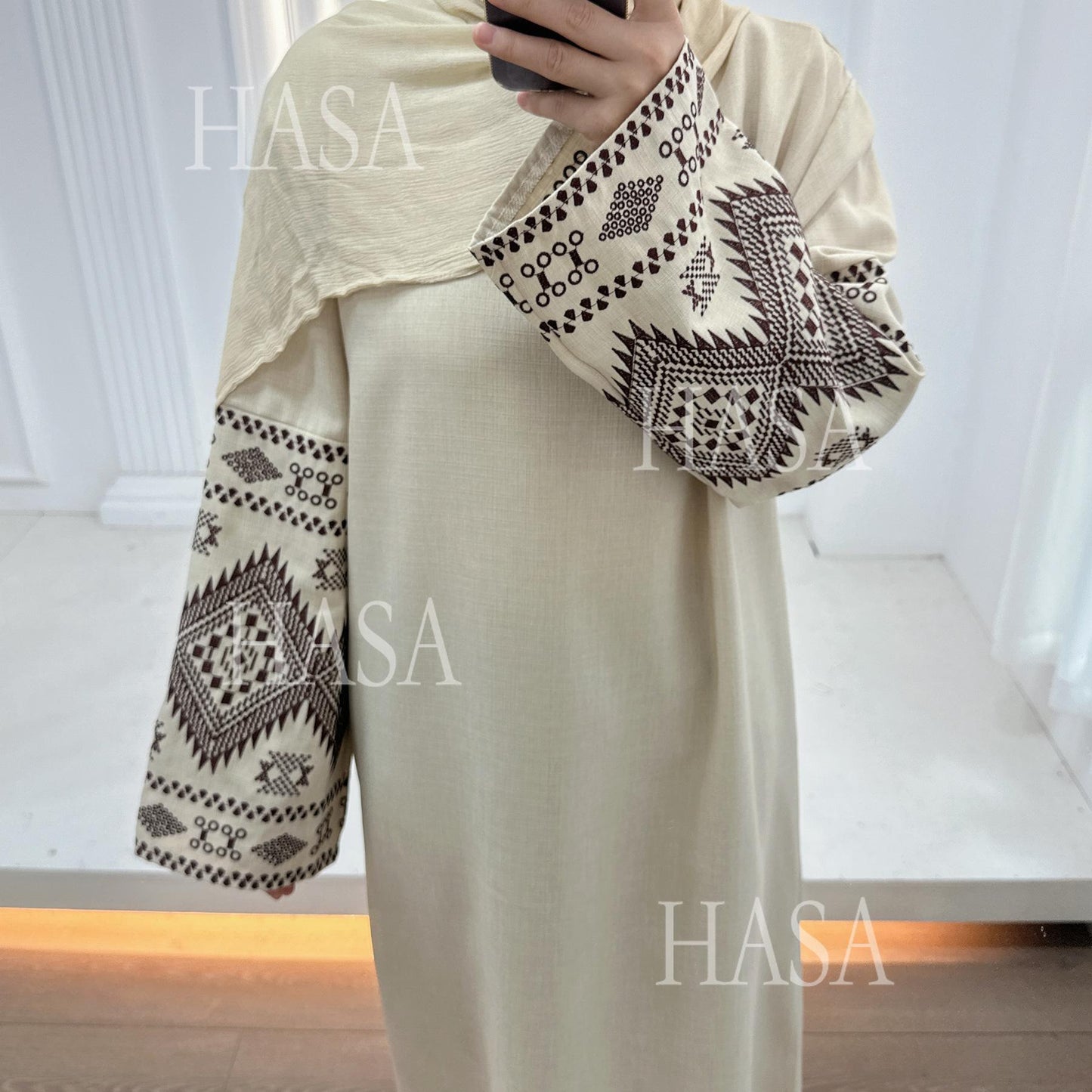 HS6533 Long robe with wide sleeves and exquisite embroidery
