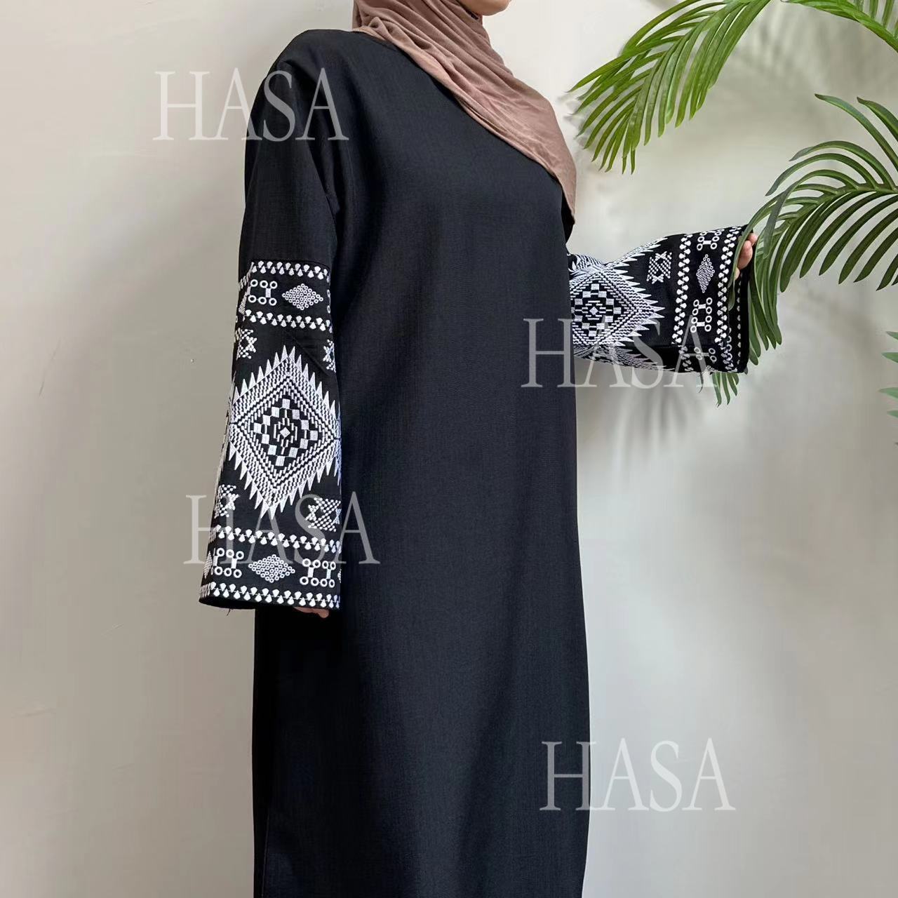 HS6533 Long robe with wide sleeves and exquisite embroidery