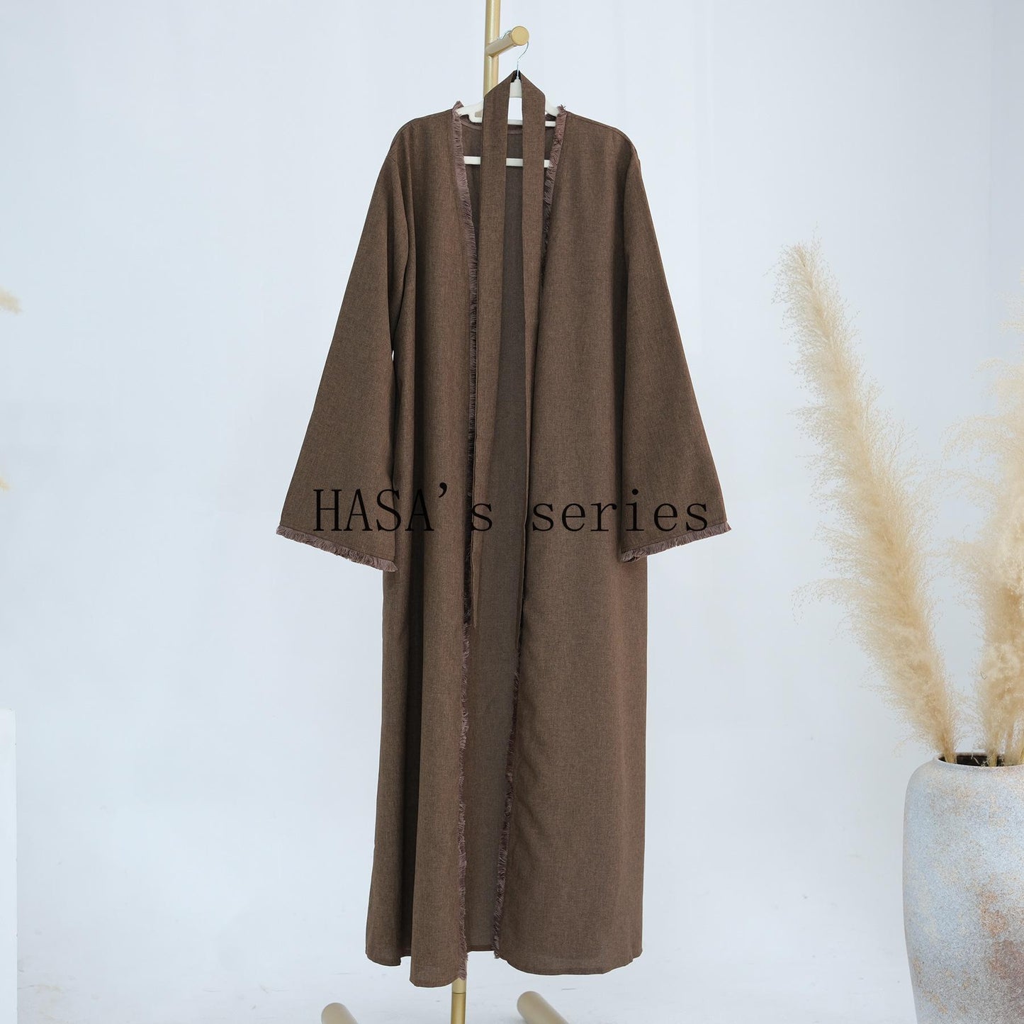 HS5147 Elegant Long Cardigan Robe with Flowing Tassels, A Loose-fitting, Coat-style Dress.