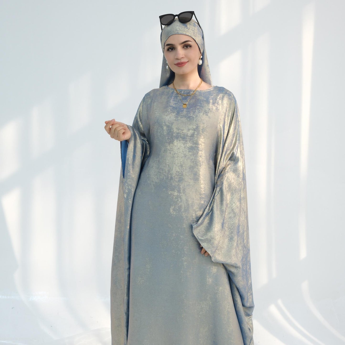 HS5878 A Glossy Dress That Combines Softness and Fluidity