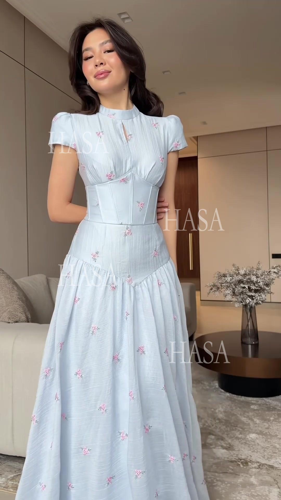 HS6737 Chic Romantic Maxi Dress with Soft Floral Print