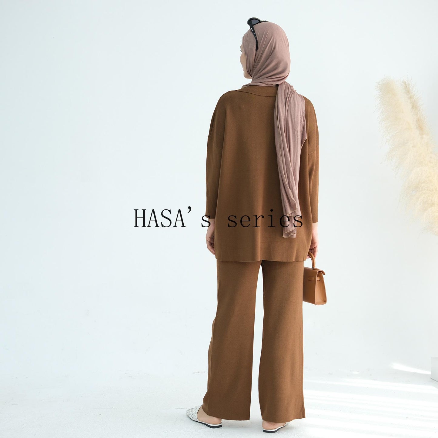 HS5100 Simple and stylish knitted two-piece set, featuring a thickened long-sleeved top and wide-leg pants.