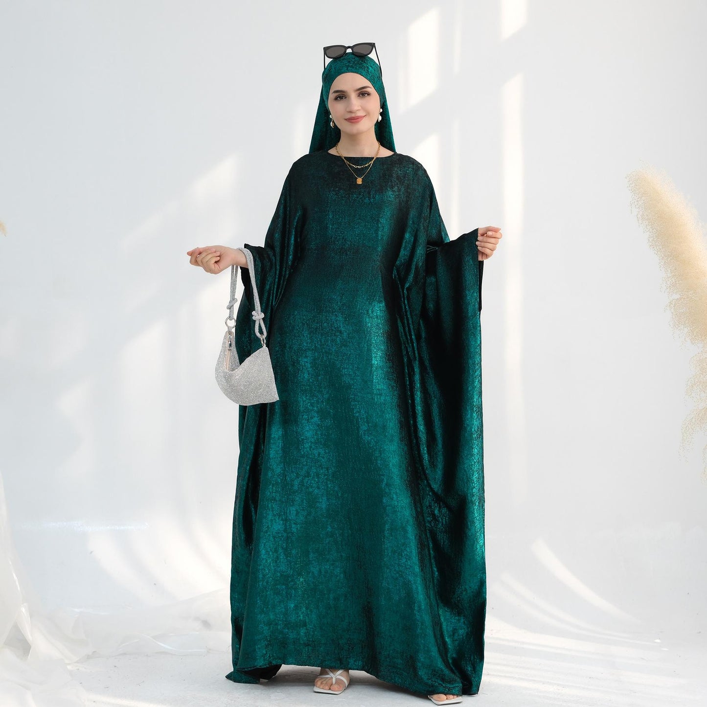 HS5878 A Glossy Dress That Combines Softness and Fluidity