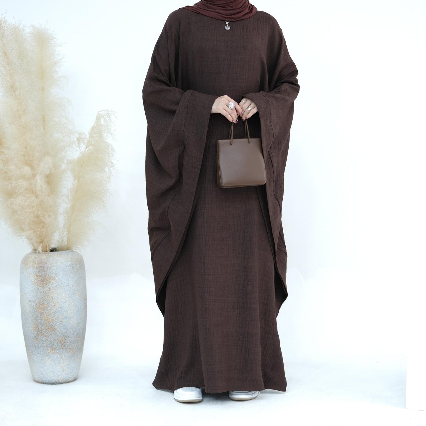 HASASERIES HS1177 Robe caftan en crêpe à manches chauve-souris avec ceinture intégrée