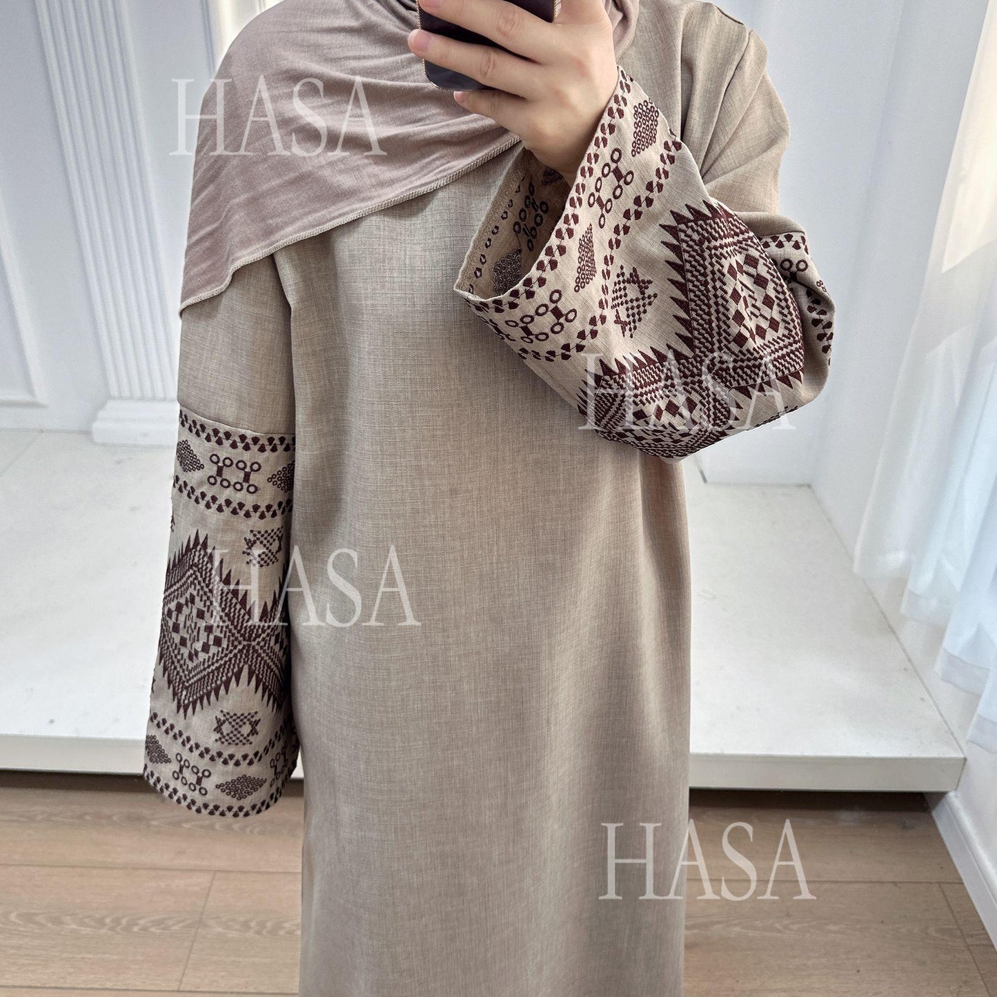 HS6533 Long robe with wide sleeves and exquisite embroidery
