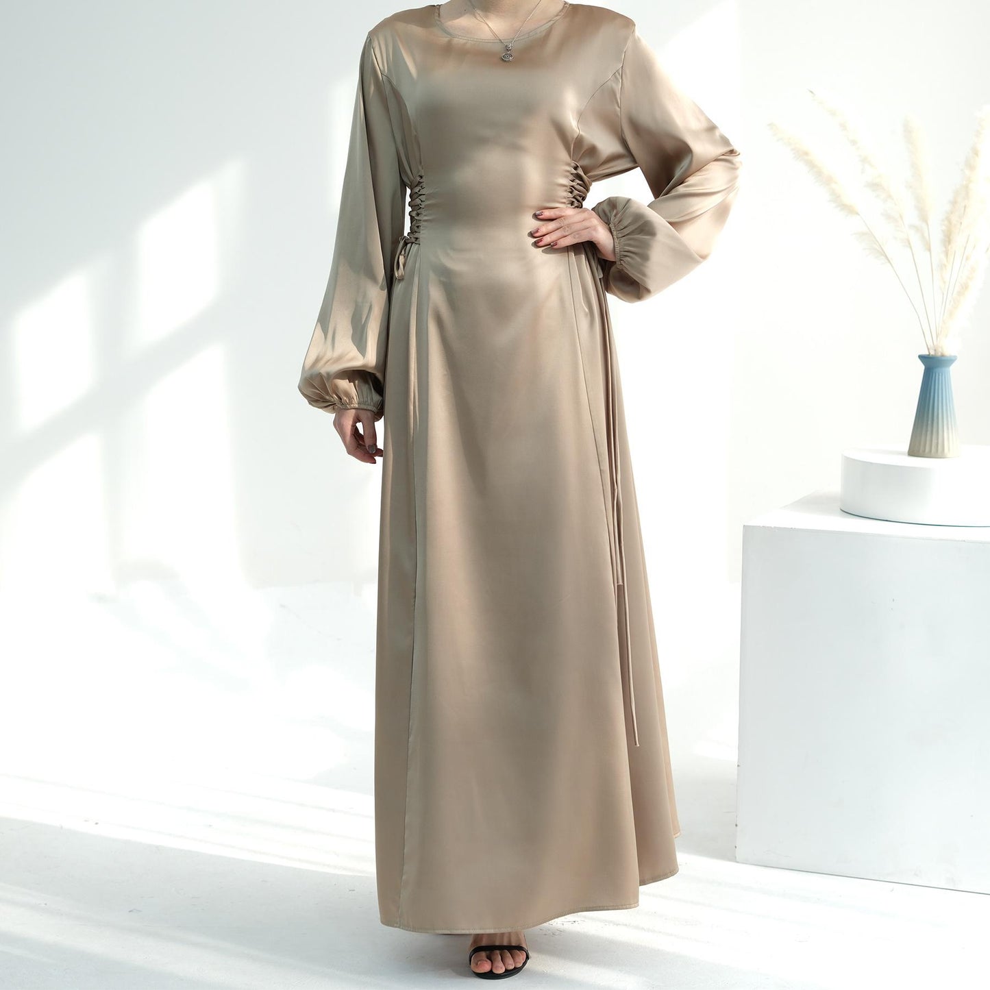HASASERIES HS0991 Robe élégante à col haut et couleur unie