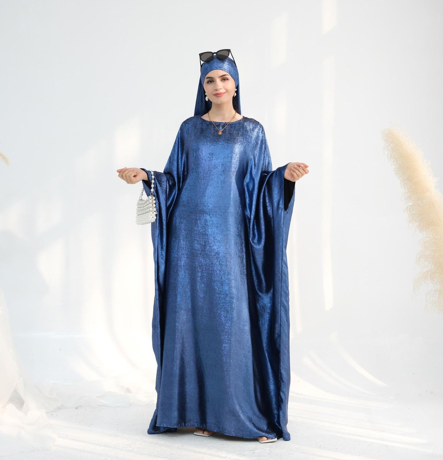 HS5878 A Glossy Dress That Combines Softness and Fluidity