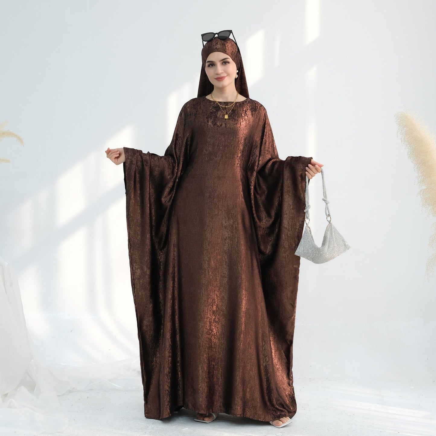 HS5878 A Glossy Dress That Combines Softness and Fluidity