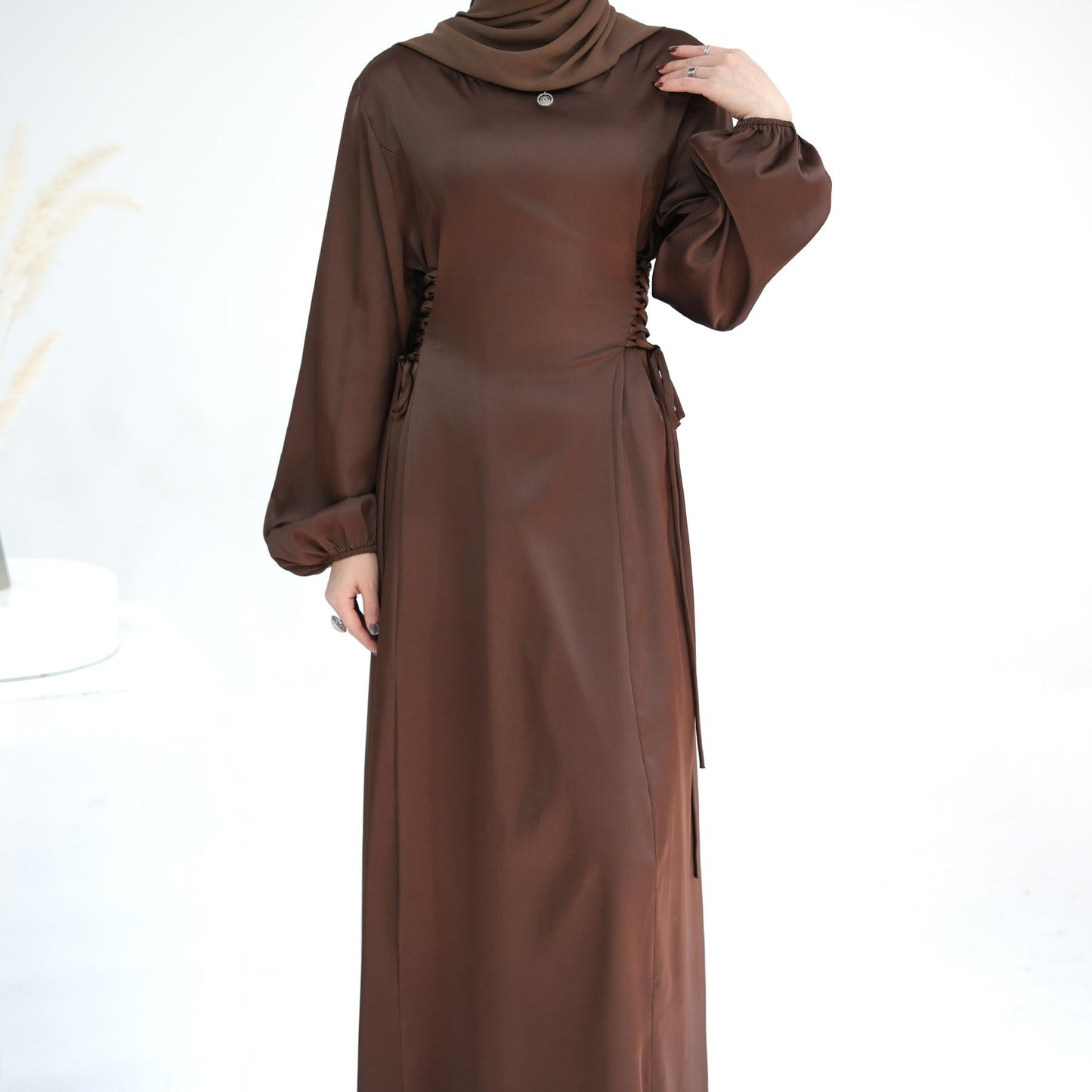 HASASERIES HS0991 Robe élégante à col haut et couleur unie