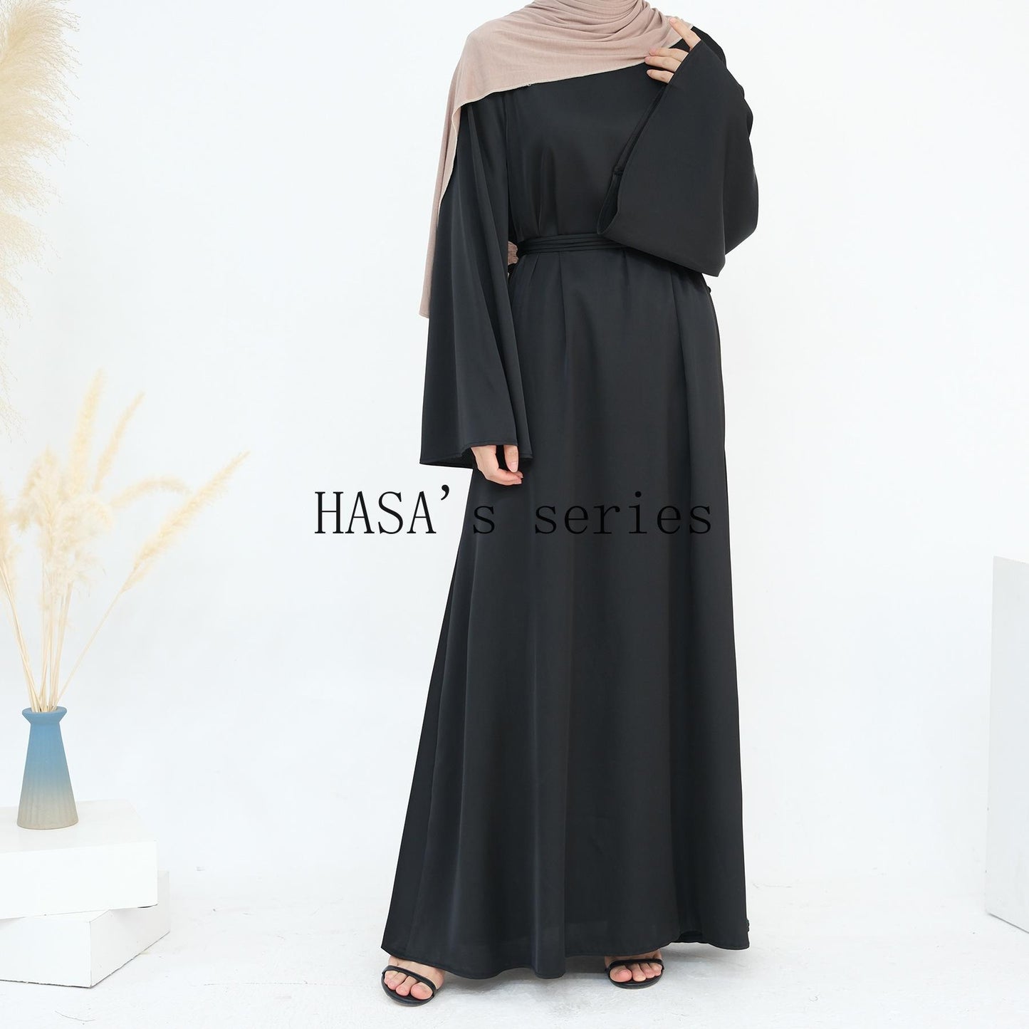 HS4847 A Long Dress with A Fitted Waist Design, Featuring A Clean and Elegant Silhouette.