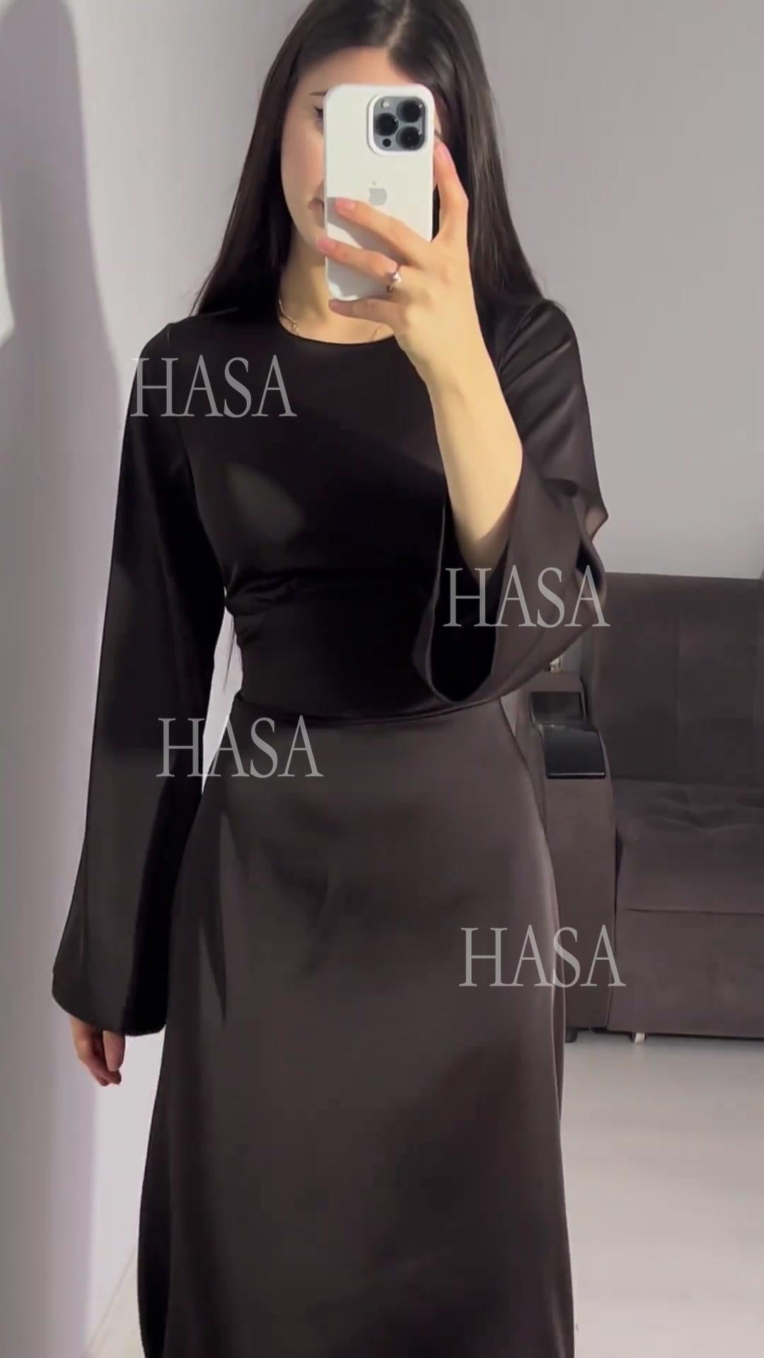 HASA HS6757 Classic Round Neck Flowy Maxi Dress