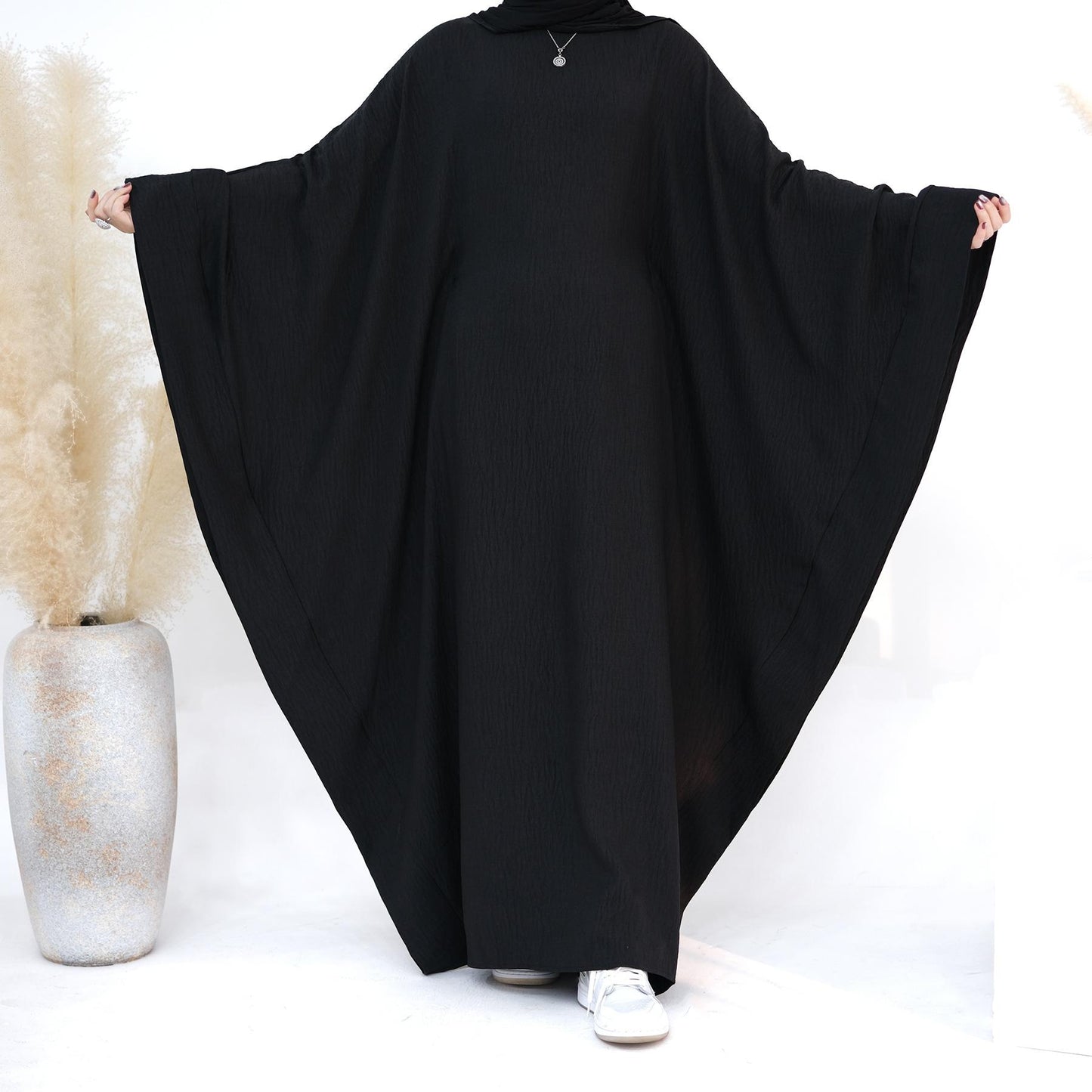 HASASERIES HS1177 Robe caftan en crêpe à manches chauve-souris avec ceinture intégrée