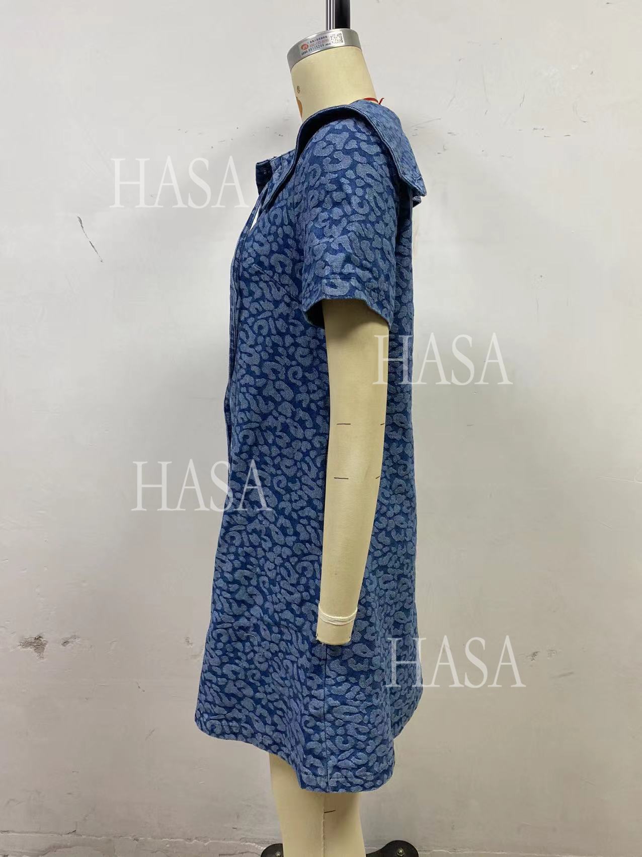 HASA HS6789 Bold Vintage Inspired Leopard Mini Dress with Statement Collar