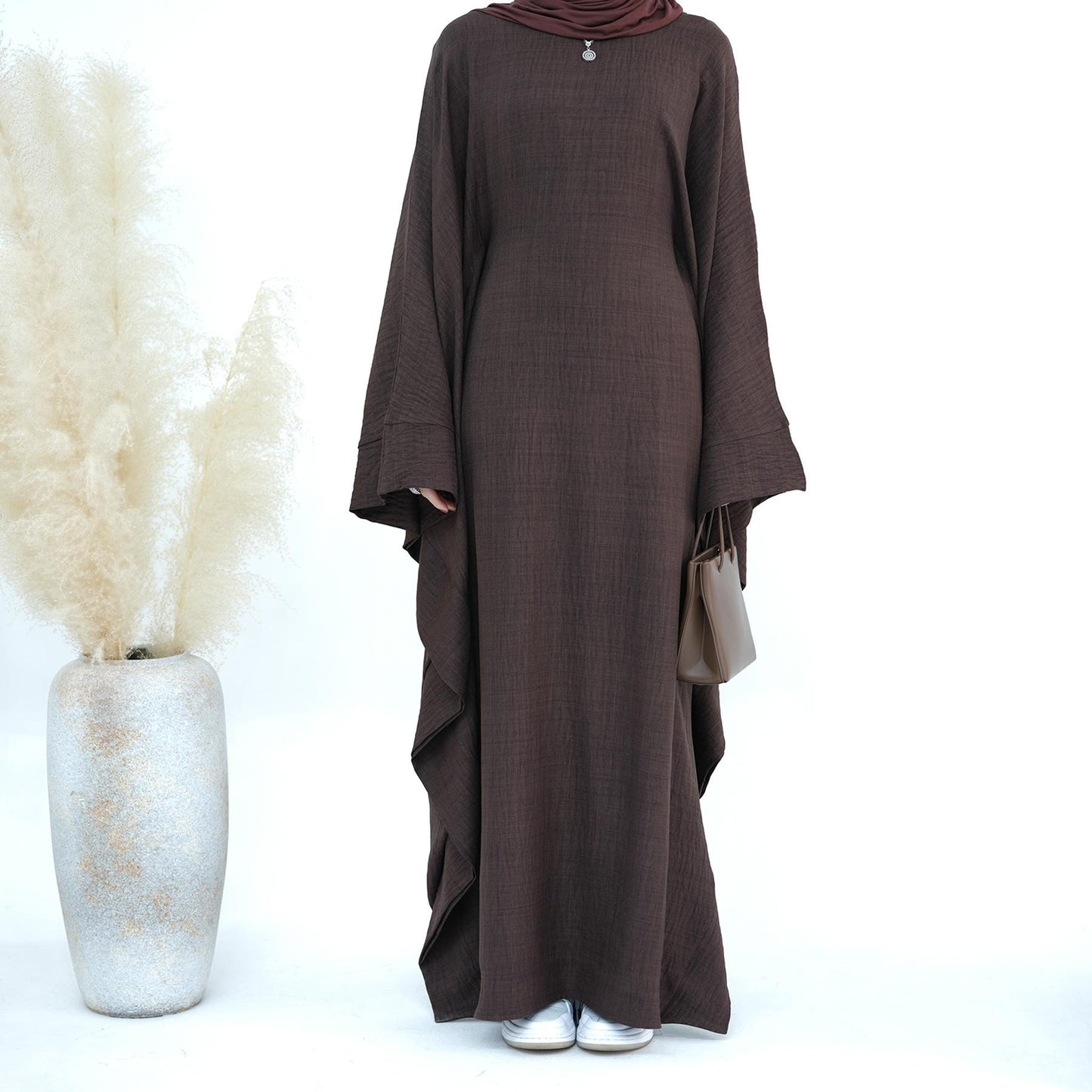 HASASERIES HS1177 Robe caftan en crêpe à manches chauve-souris avec ceinture intégrée