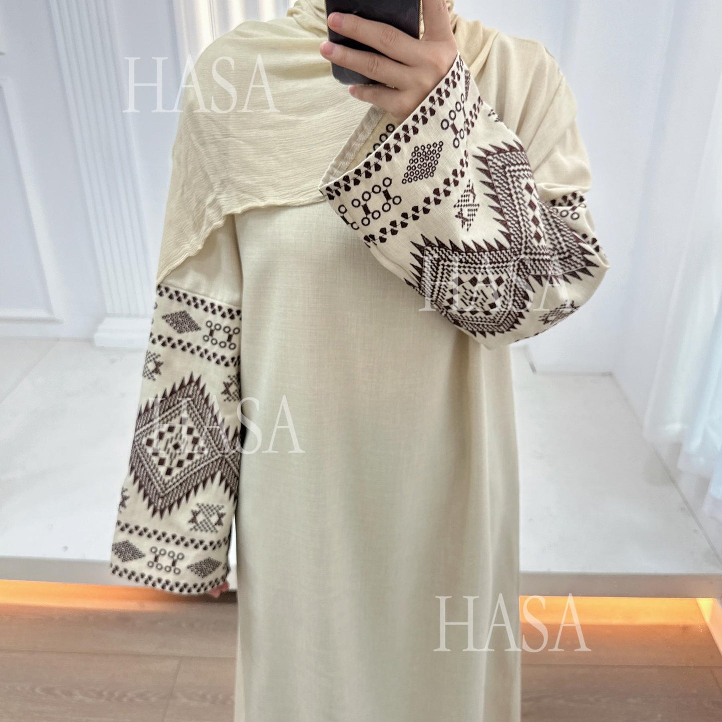 HS6533 Long robe with wide sleeves and exquisite embroidery