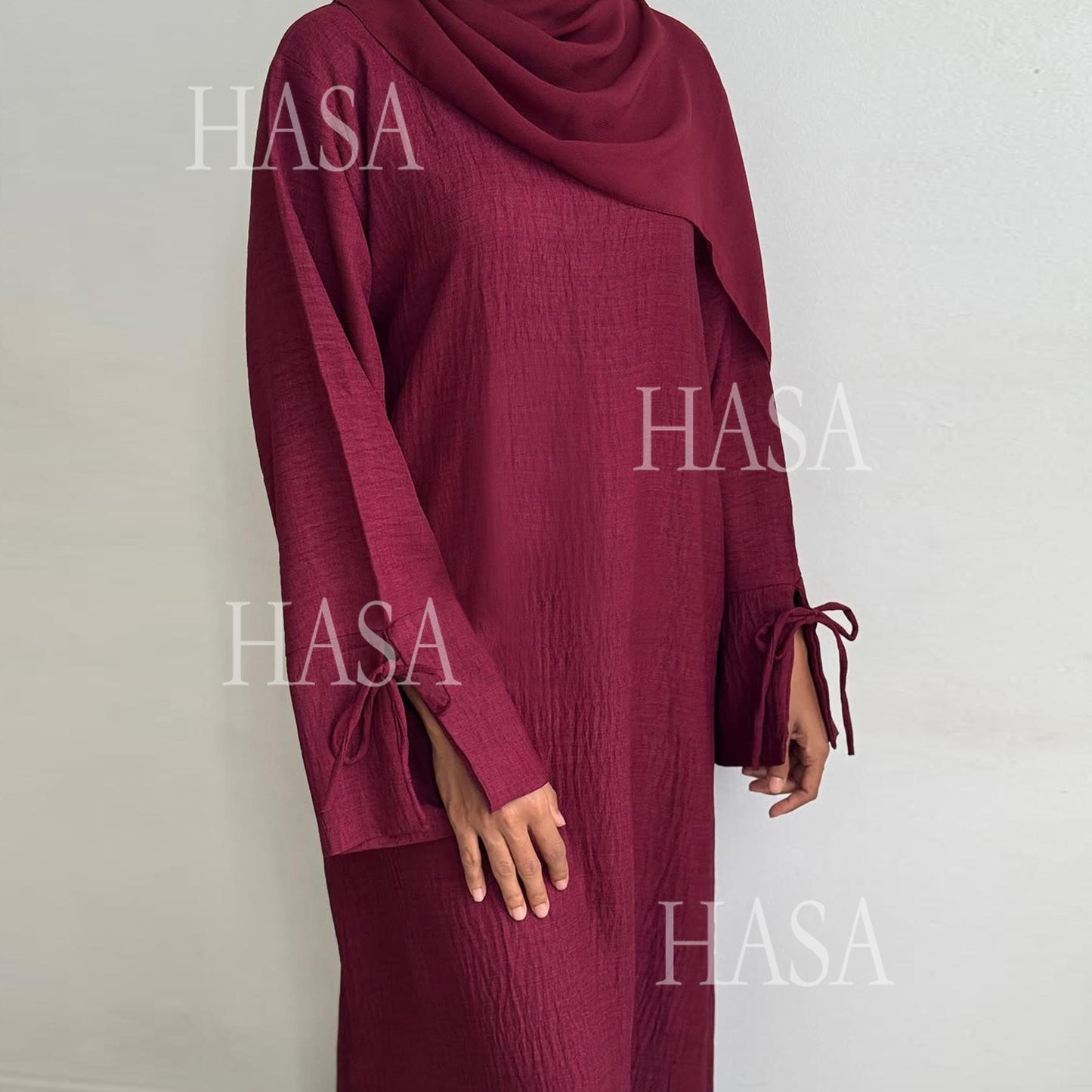 HS5864 Fashionable solid color hooded robe, simple and elegant, showing a casual style
