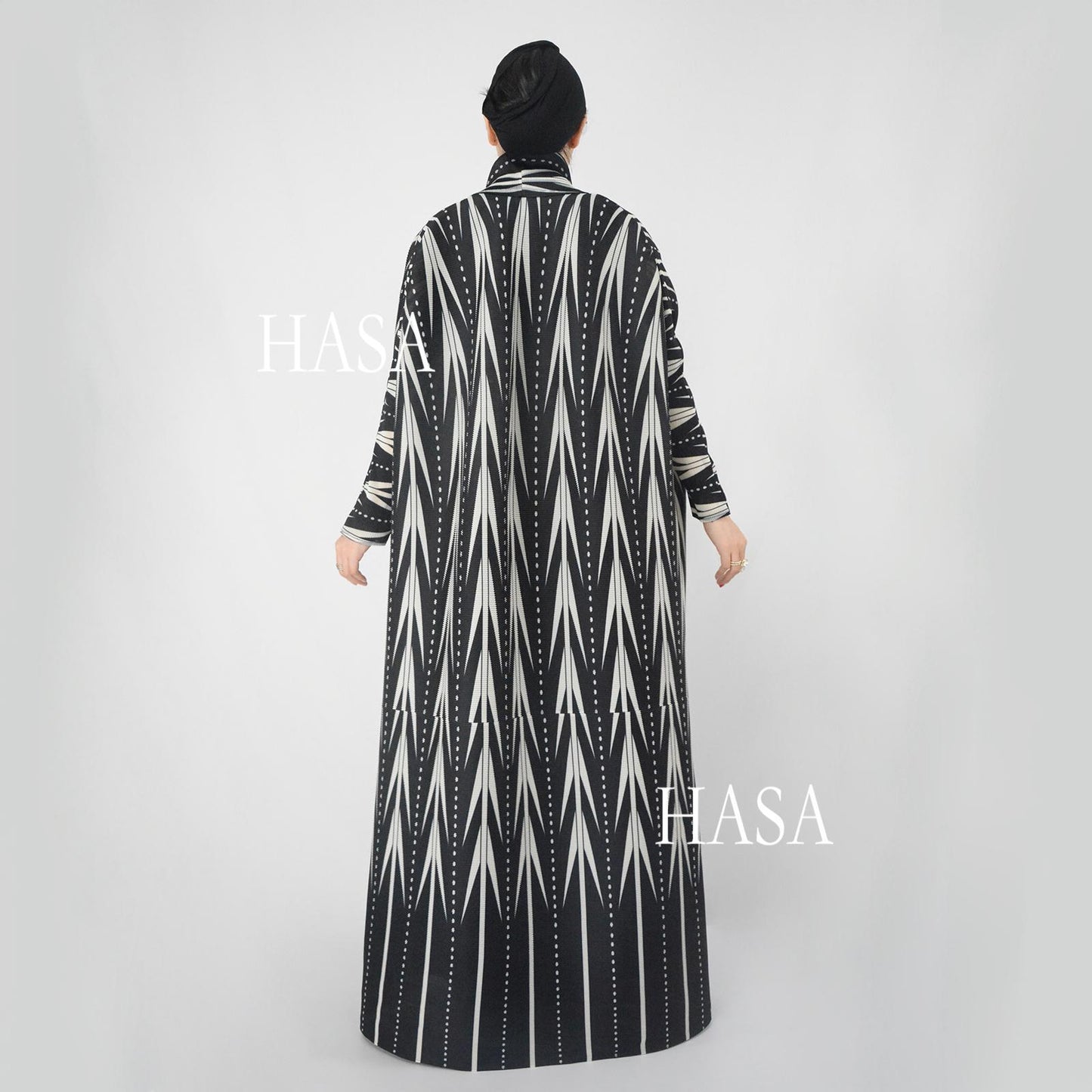 HS6161 Black and White Tribal-Inspired Pleated Abaya with Long Sleeves