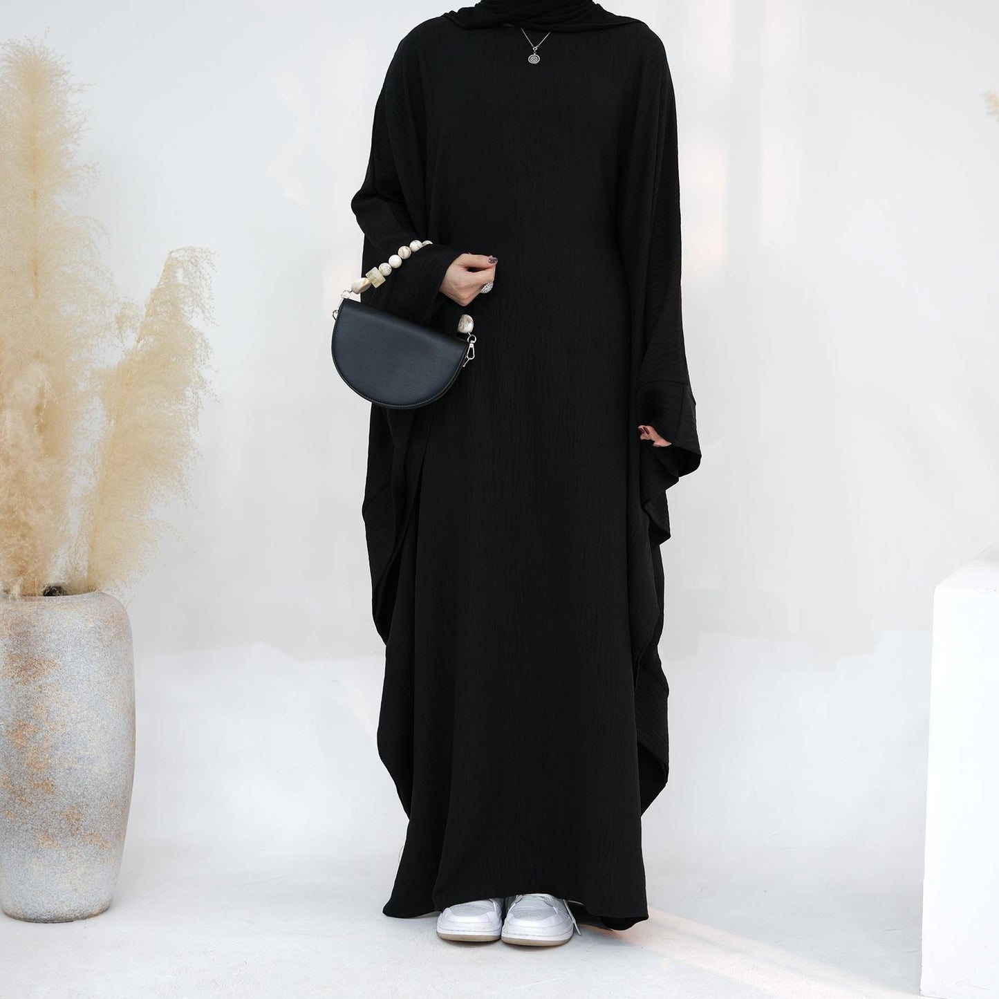 HASASERIES HS1177 Robe caftan en crêpe à manches chauve-souris avec ceinture intégrée