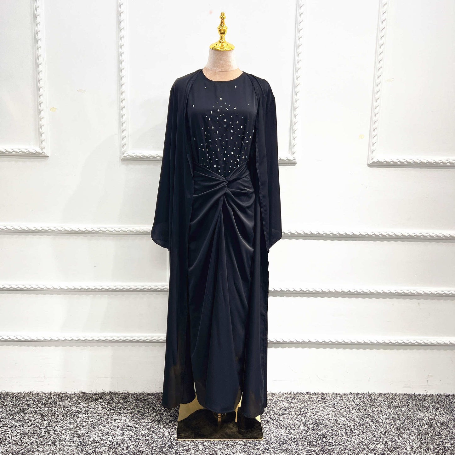 طقم إسلامي مكون من ثلاث قطع مزين بالخرز بلون سادة